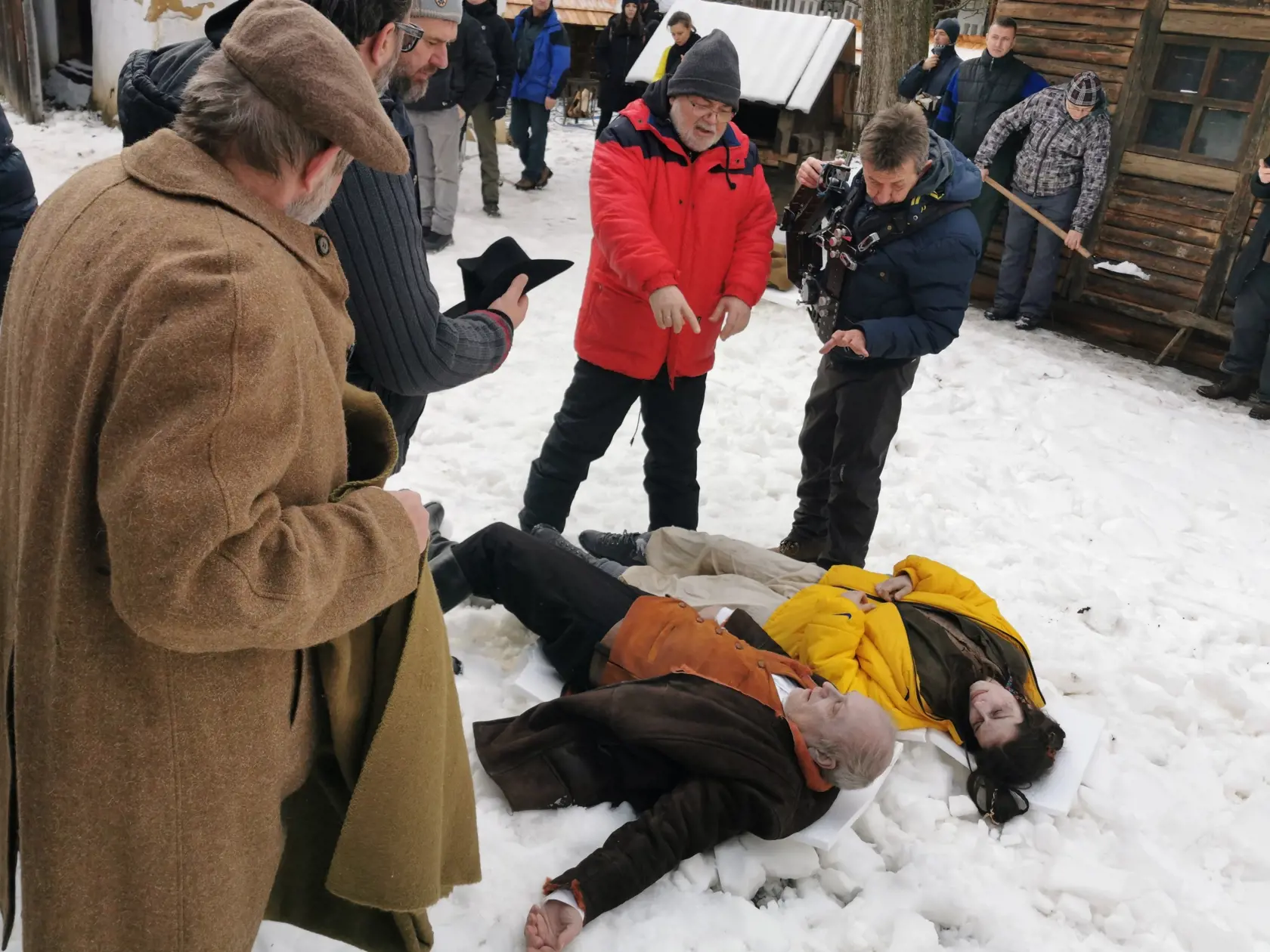 Na snímke hore druhý sprava v červenom režisér Ivo Trajkov, dole sprava herečka Judit Bárdos a herec Attila Mokoš počas nakrúcania filmu Fašiangy podľa novely Piargy od Františka Švantnera v Múzeu slovenskej dediny v Martine 17. februára 2020. FOTO TASR - Erika Ďurčová