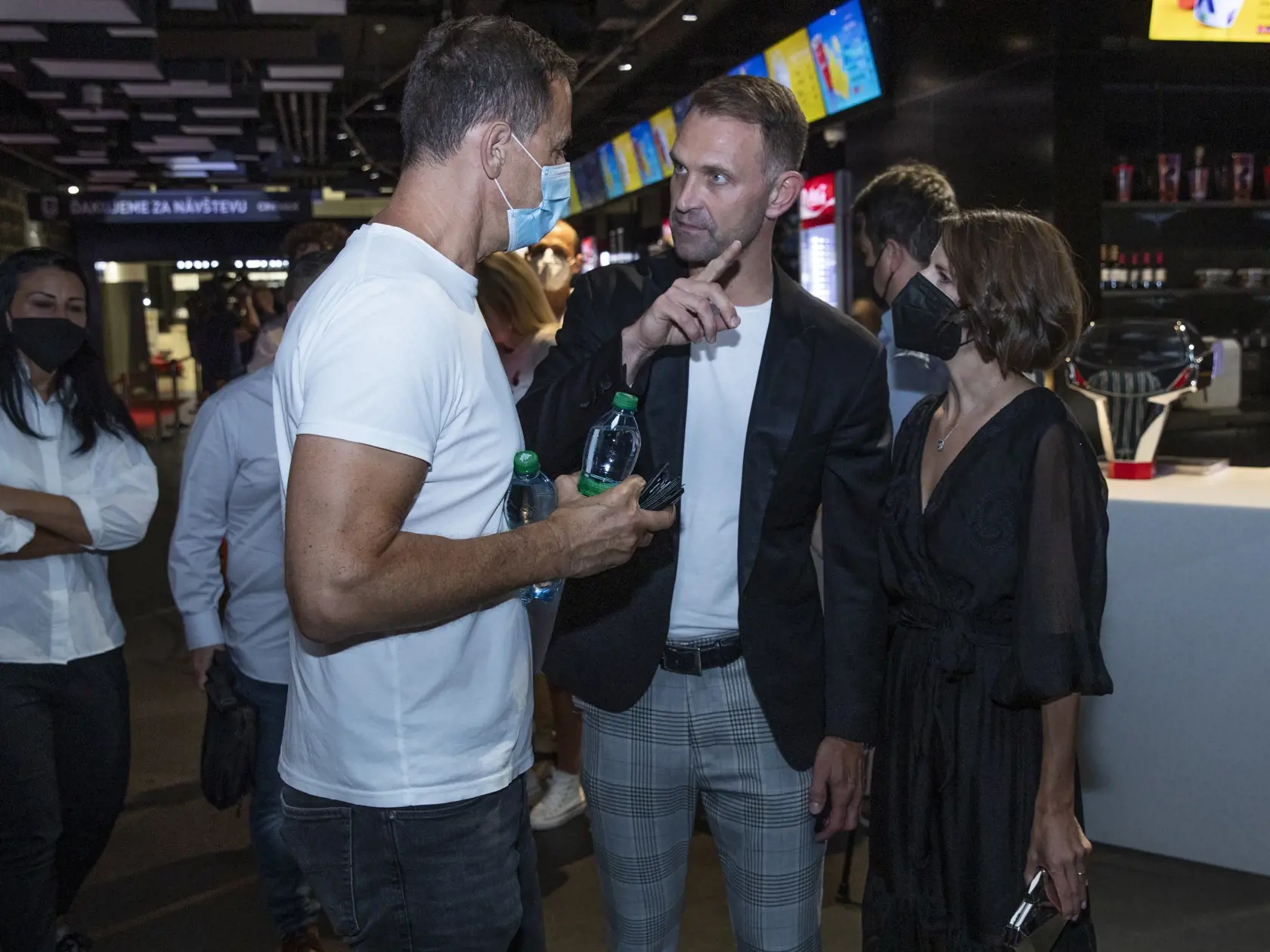 Premiéra filmu Známi Neznámi v bratislavskom Bory Mall. Na snímke je Tomáš Maštalír s manželkou Kristínou.