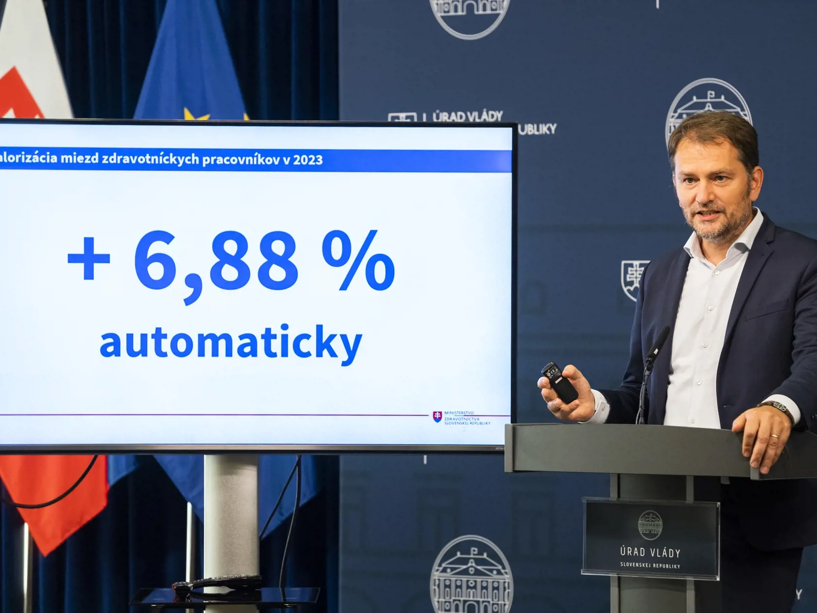 Minister financií SR Igor Matovič (OĽaNO) počas tlačovej konferencie k navýšeniu základných platov zdravotných sestier.