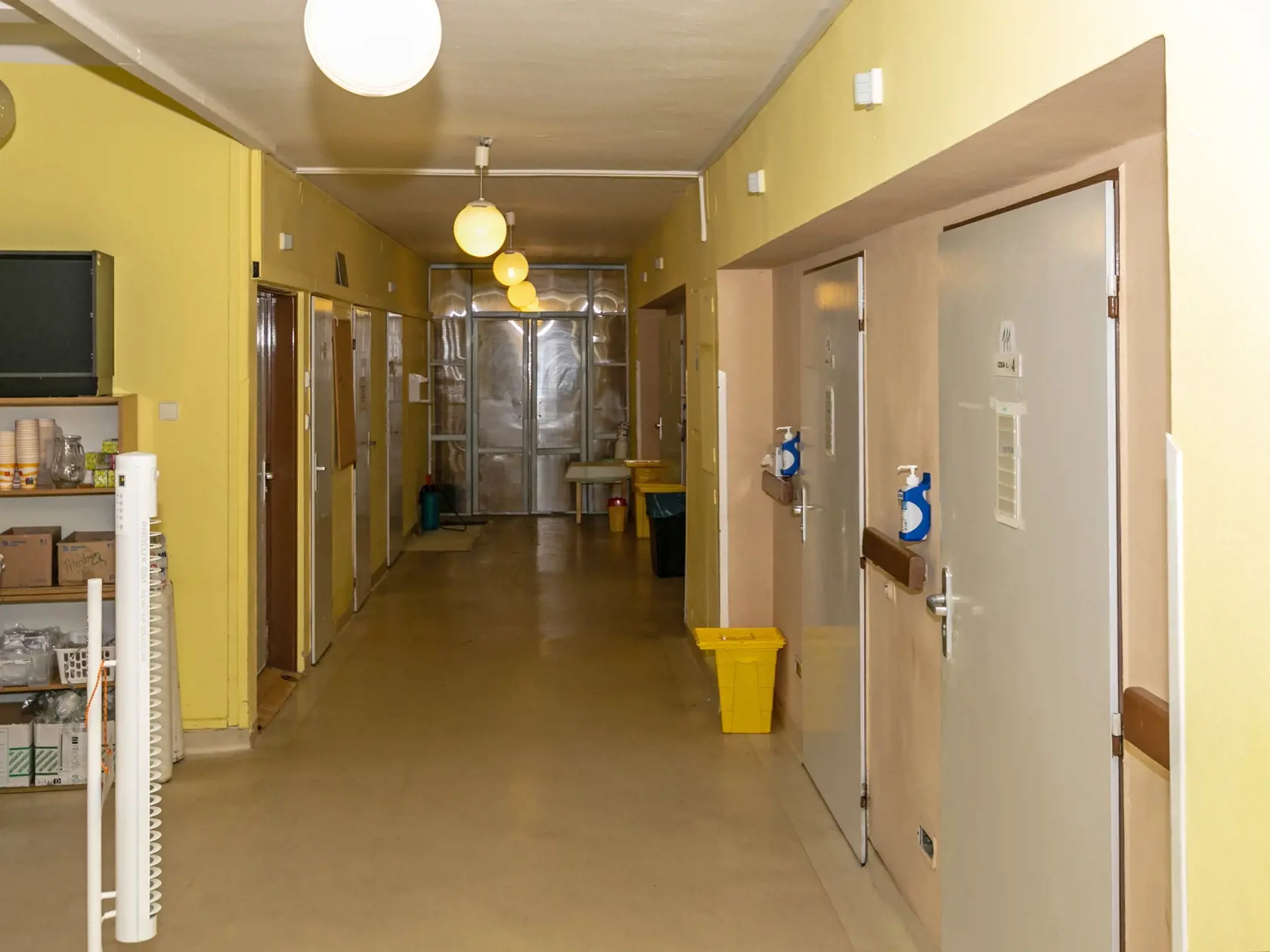 Na snímke je lôžkové oddelenie na Kramároch, kde sa liečia pacienti chorí na Covid-19. 