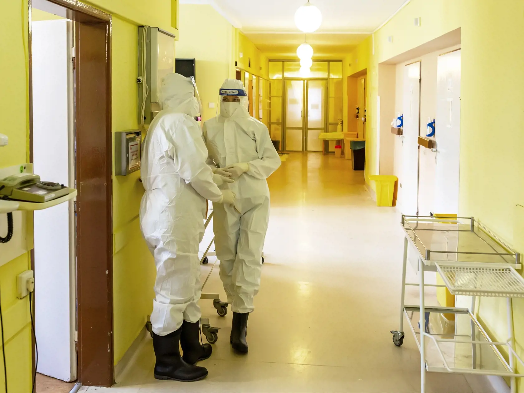 Na snímke je lôžkové oddelenie na Kramároch, kde sa liečia pacienti chorí na Covid-19. 