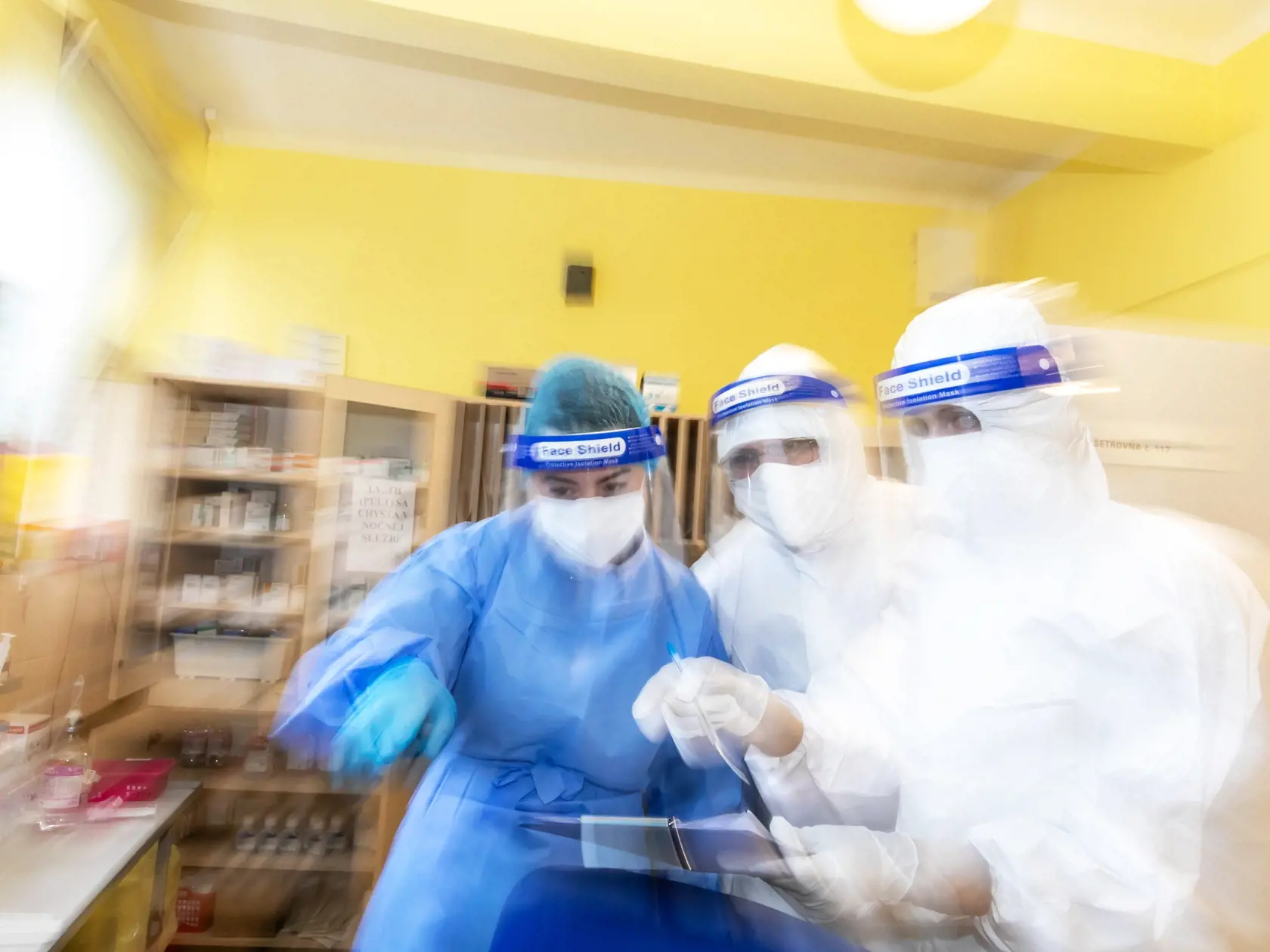 Na snímke je lôžkové oddelenie na Kramároch, kde sa liečia pacienti chorí na Covid-19. 