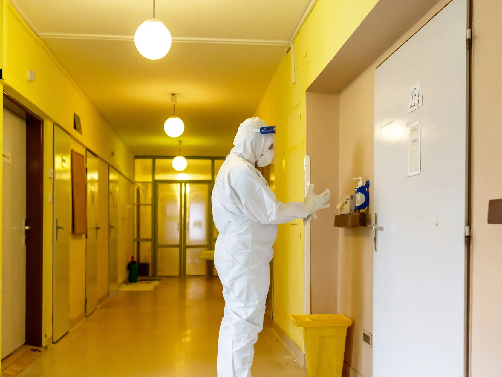 Na snímke je lôžkové oddelenie na Kramároch, kde sa liečia pacienti chorí na Covid-19. 