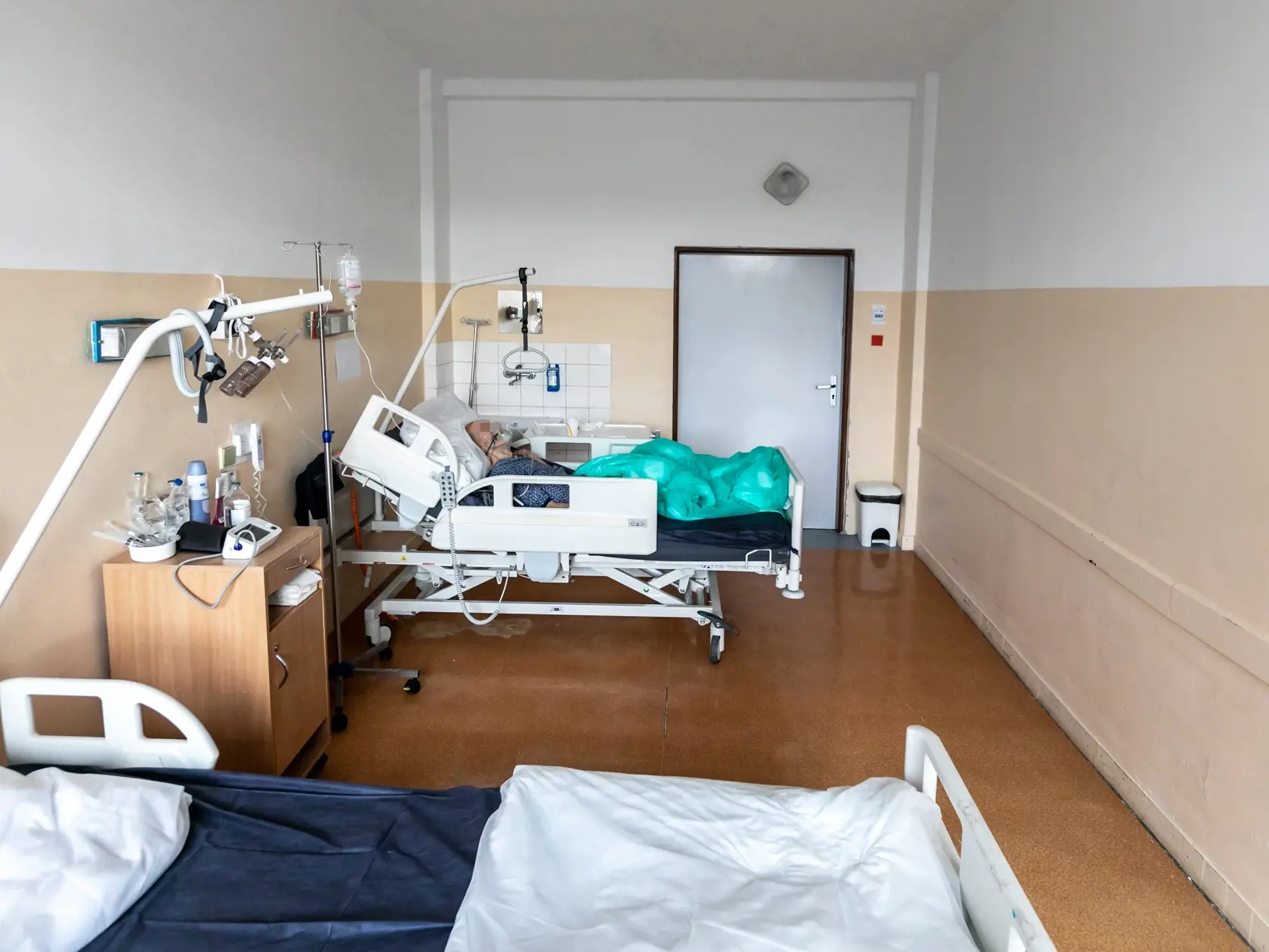 Na snímke je lôžkové oddelenie na Kramároch, kde sa liečia pacienti chorí na Covid-19. 