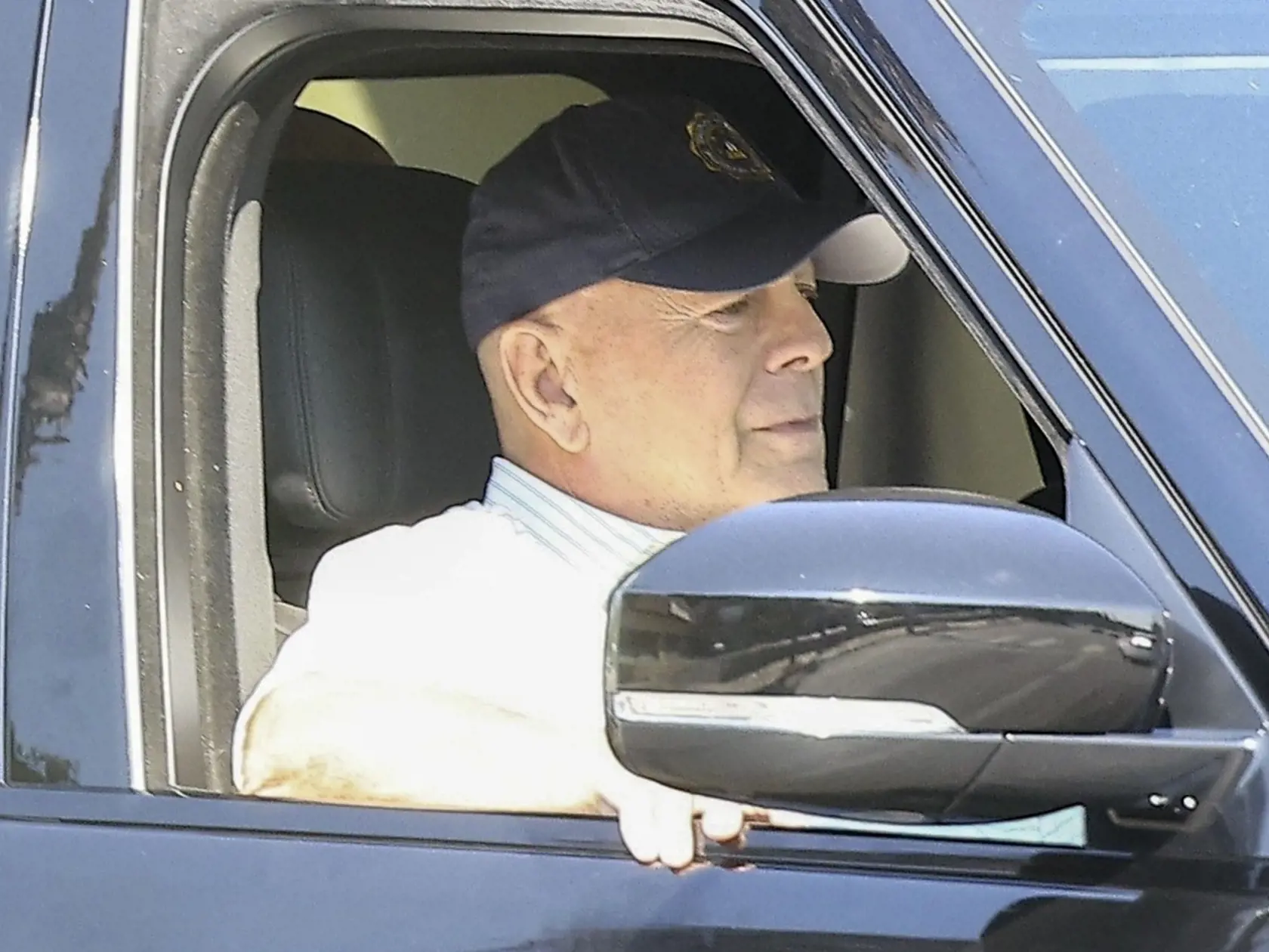 Najnovšie snímky herca po dlhom čase. Objavil sa v Los Angeles v sprievode asistenta.