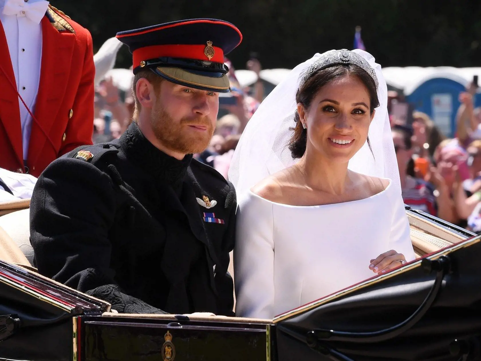 Autori začali pracovať na biografii po svadbe Meghan a Harryho v lete 2018.