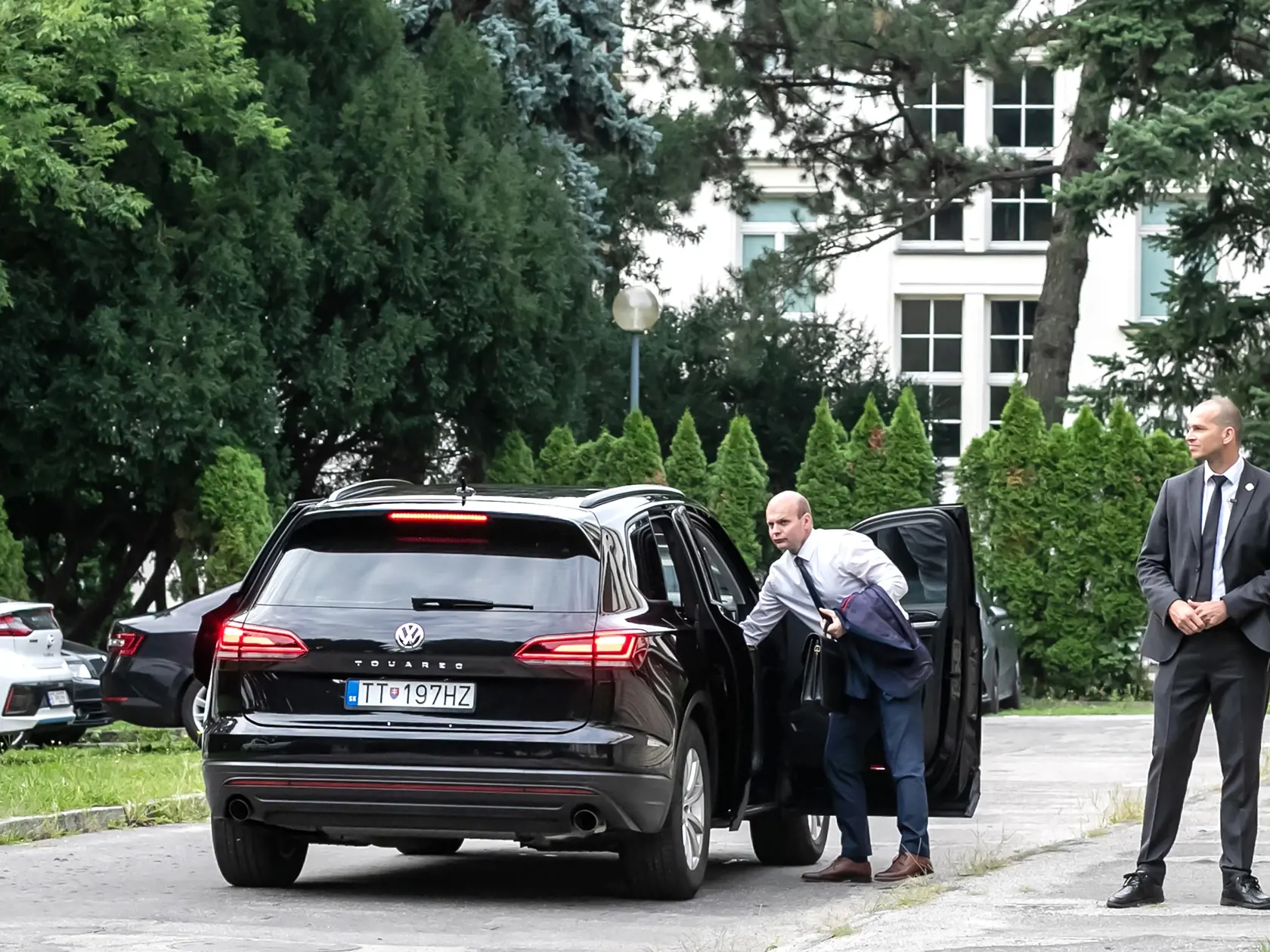 Na snímke policajný prezident Štefan Hamran prichádza na Úrad vlady na zasadanie bezpečnostnej rady. 