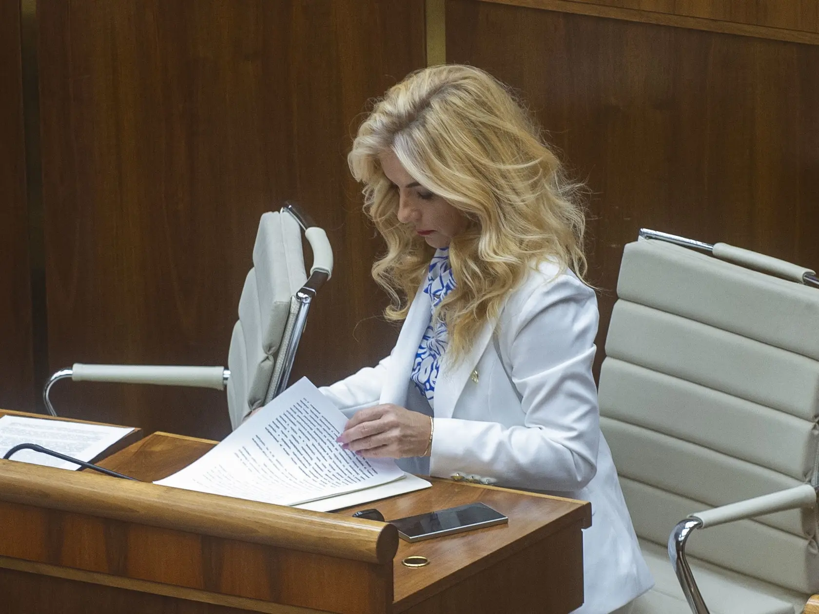 Na snímke ministerka kultúry SR Martina Šimkovičová (nominantka SNS) počas 12. schôdze NR SR, na ktorej čelí svojmu odvolávaniu 10. mája 2024 v Bratislave.