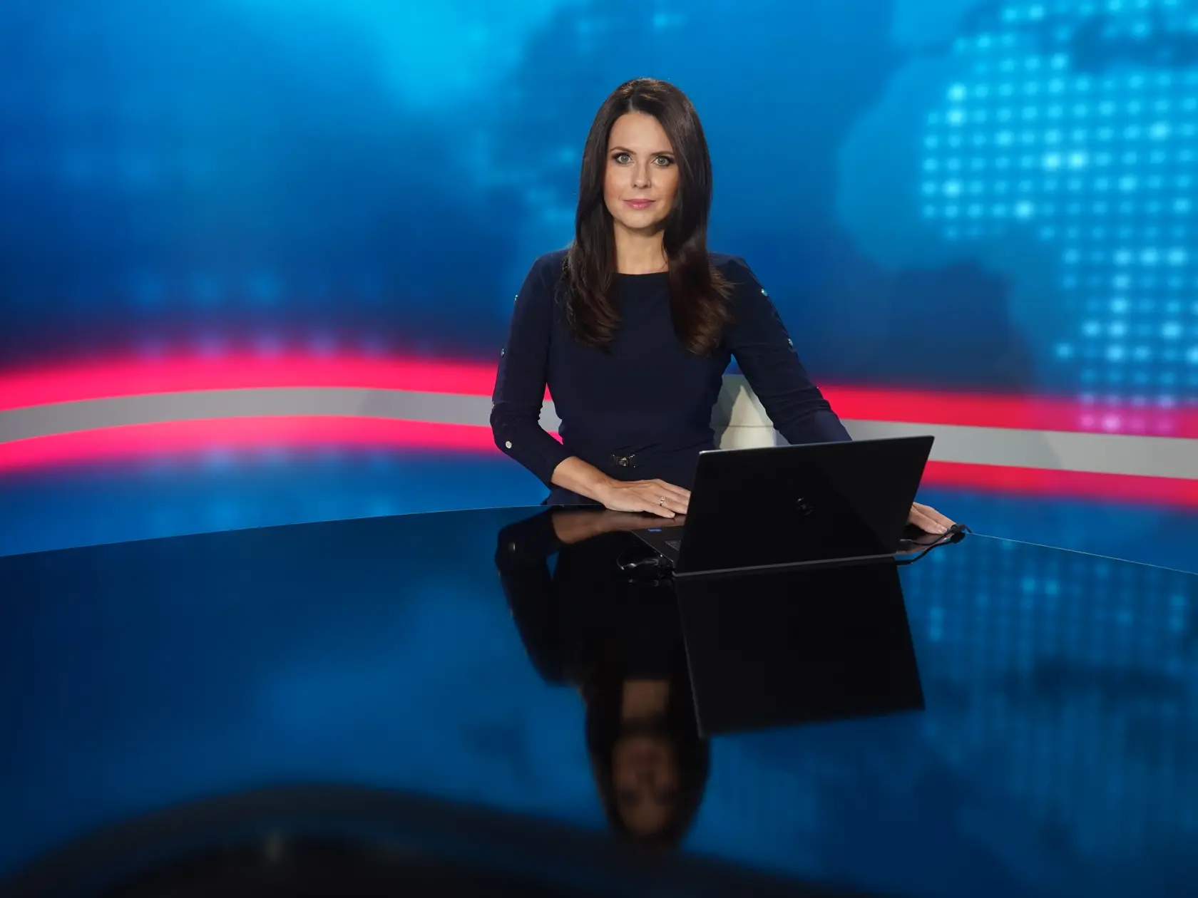 Mária Ölvedyová, moderátorka JOJ 24 a Analýzy 24: Na spustenie JOJ 24 čakáme už dlhší čas, takže musím povedať, že sa teším doslova na všetko. Máme najstabilnejší a najskúsenejší tím reportérov, preto verím, že ponúkneme naozaj kvalitné spravodajstvo. Pre mňa je to výzva posunúť sa z práce v teréne do štúdia so zaujímavými hosťami. Osobne sú moje naj mimoriadne vysielania.