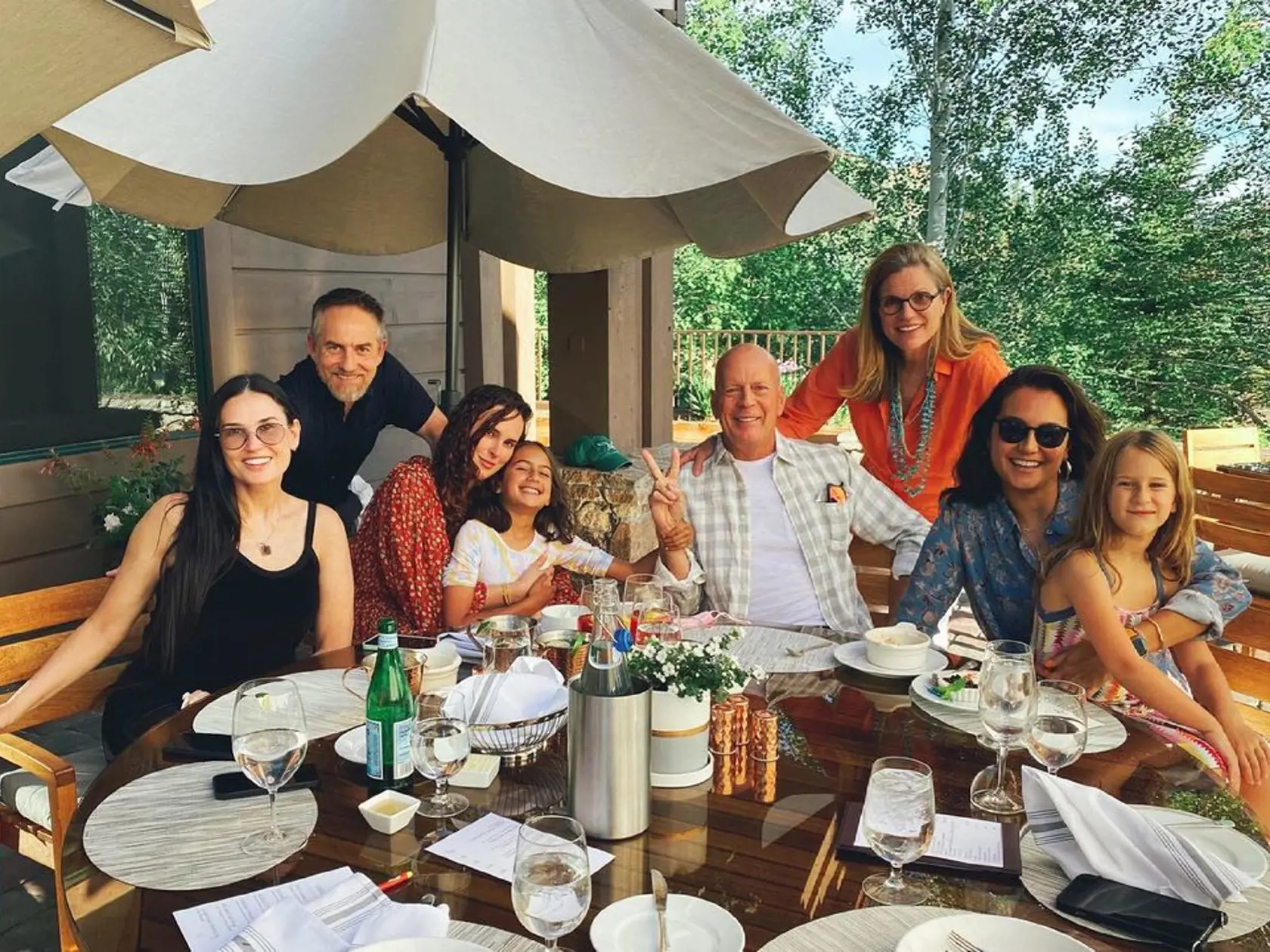 Bruceova žena Emma má s jeho ex Demi Moore dobré vzťahy.