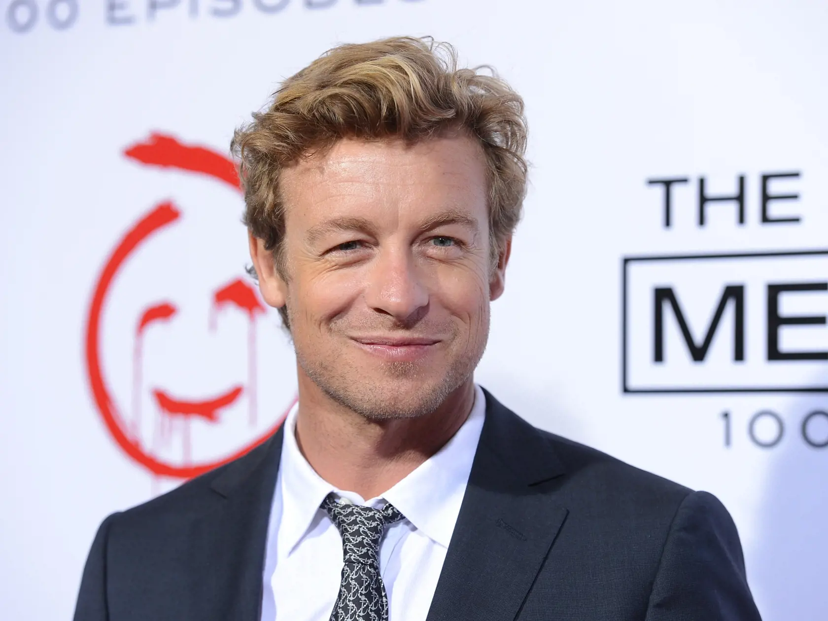 Simon Baker je momentálne nezadaný a zjavne nestráca čas. Najnovšie fotografie ukazujú herca na pláži Bondi v austrálskom Sydney v spoločnosti mladej ženy, ktorá mu robila spoločnosť. Herec sa v roku 2020 rozviedol so svojou manželkou, herečkou Rebeccou Rigg (54) s ktorou bol dlhých 22 rokov. Otec troch detí je vo svete šoubiznisu známy prevažne ako Patrick Jane z populárneho seriálu Mentalista.