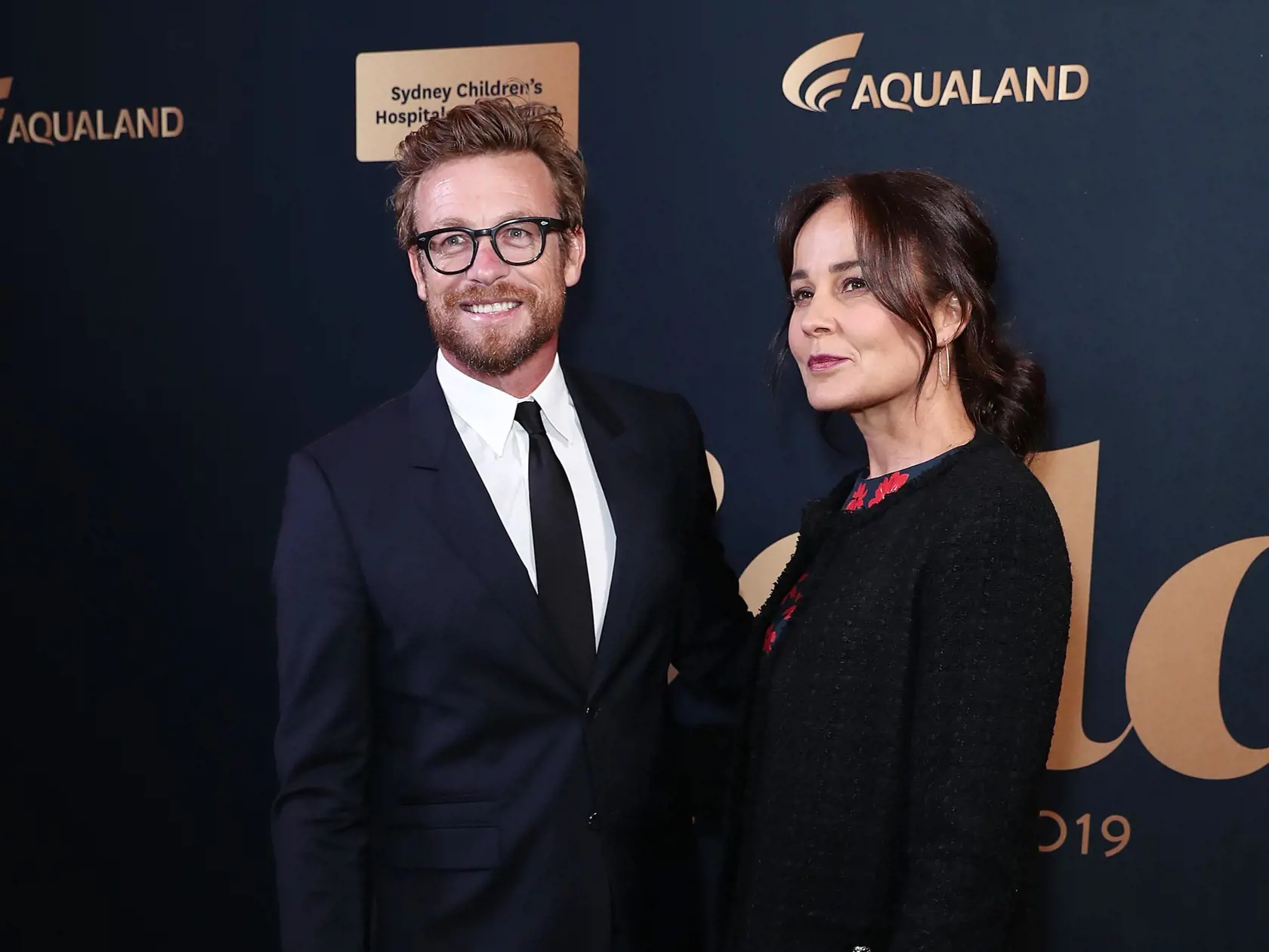 Austrálsky herec Simon Baker je okrem iného vášnivým milovníkom surfovania. Svoj koníček najčastejšie praktizuje práve v jeho domovskej krajine, ktorá patrí k rajom pre nadšencov tohto športu.