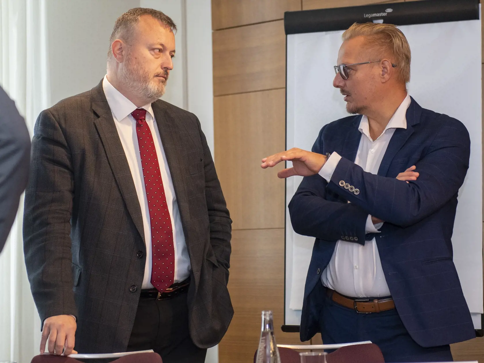 Na snímke zľava minister práce, sociálnych vecí a rodiny SR Milan Krajniak (Sme rodina) a odborník na investície a dôchodky Ján Šebo počas tlačovej konferencie na tému európsky dôchodok 20. septembra 2022 v Bratislave. FOTO TASR - Martin Baumann