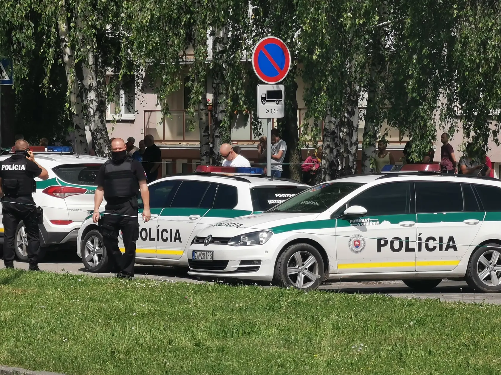 policajti zásah základná škola muž zastrelenie