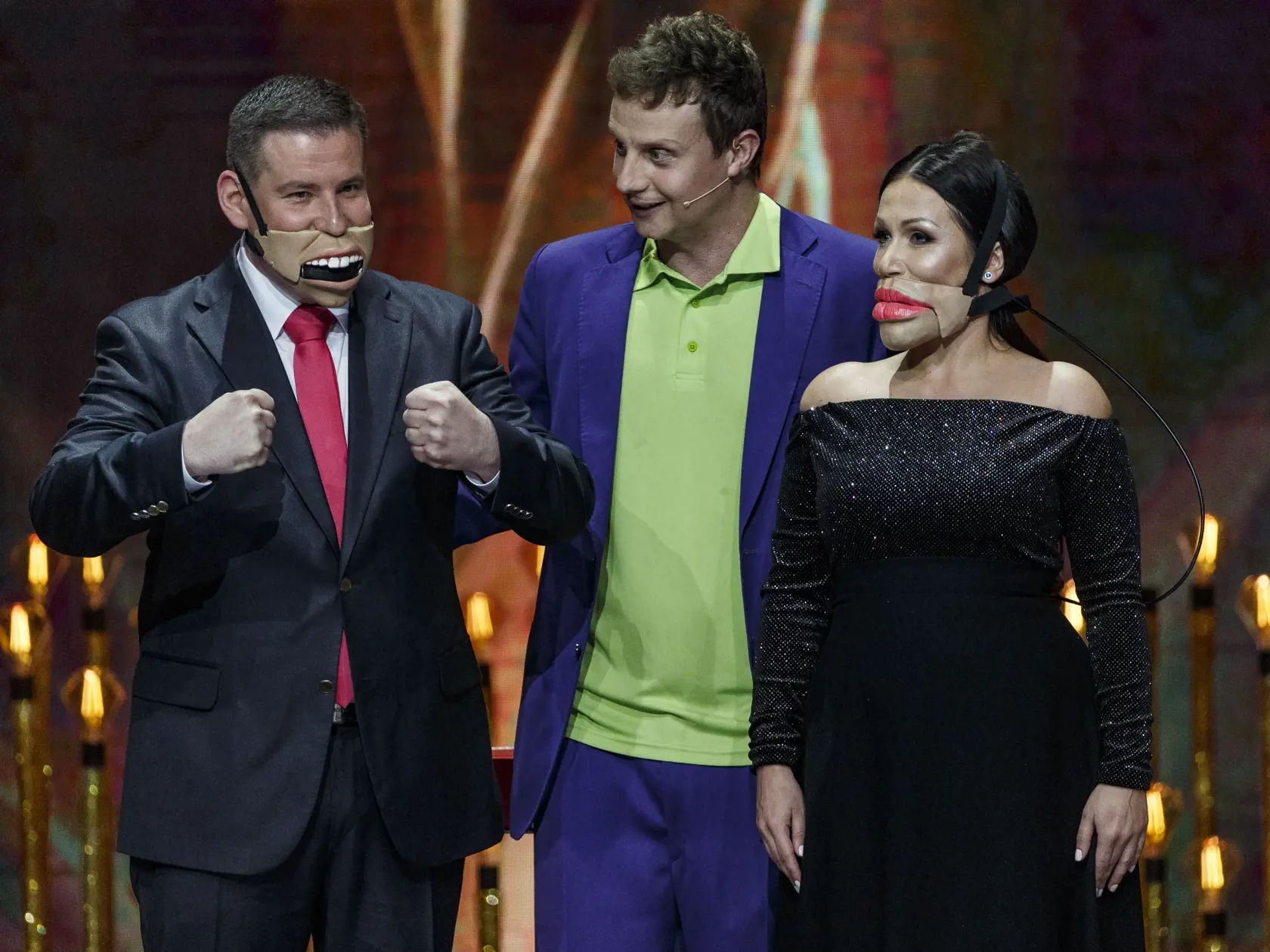 Na snímke Kvetoslava Horváthová, Kristína Kovešová a Patrik Herman počas priameho prenosu z galavečera OTO 2019.
