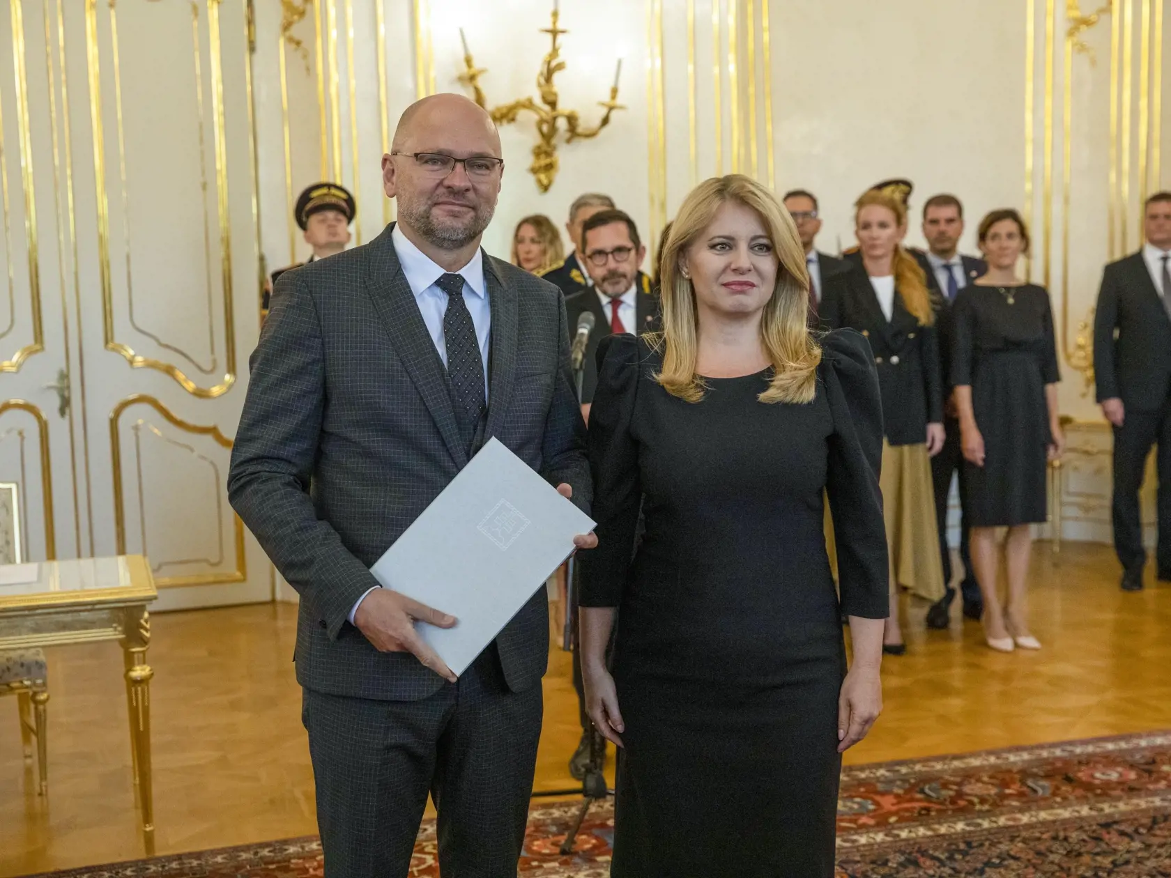 Na snímke je vymenovanie nových ministrov vlády SR prezidentkou SR Zuzanou Čaputovou.
Odvolaný minister hospodárstva Richard Sulík a Zuzana Čaputová.