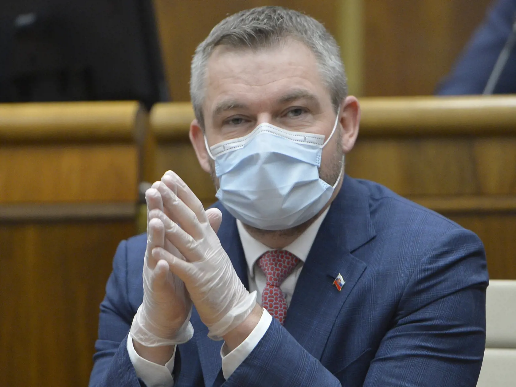 Na snímke odchádzajúci premiér Peter Pellegrini (SMER-SD) s ochranným rúškom na tvári počas ustanovujúcej schôdze Národnej rady Slovenskej republiky (NR SR) VIII. volebného obdobia 20. marca 2020 v Bratislave. FOTO TASR - Michal Svítok 
