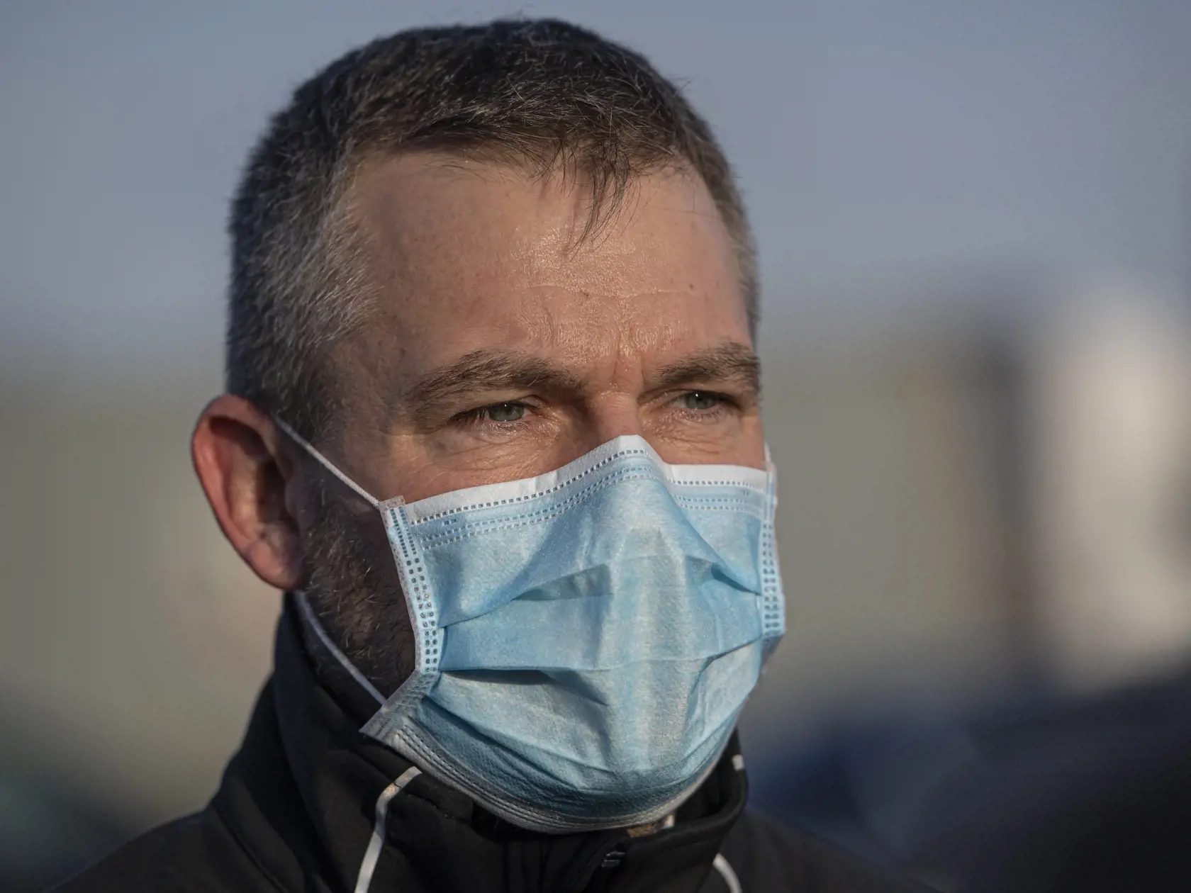 Na snímke predseda vlády SR Peter Pellegrini počas kontroly na hranici Slovenska a Rakúska pri Kitsee v súvislosti so šírením nákazy vírusom COVID-19. Bratislava, 14. marca 2020. FOTO TASR - Michal Svítok