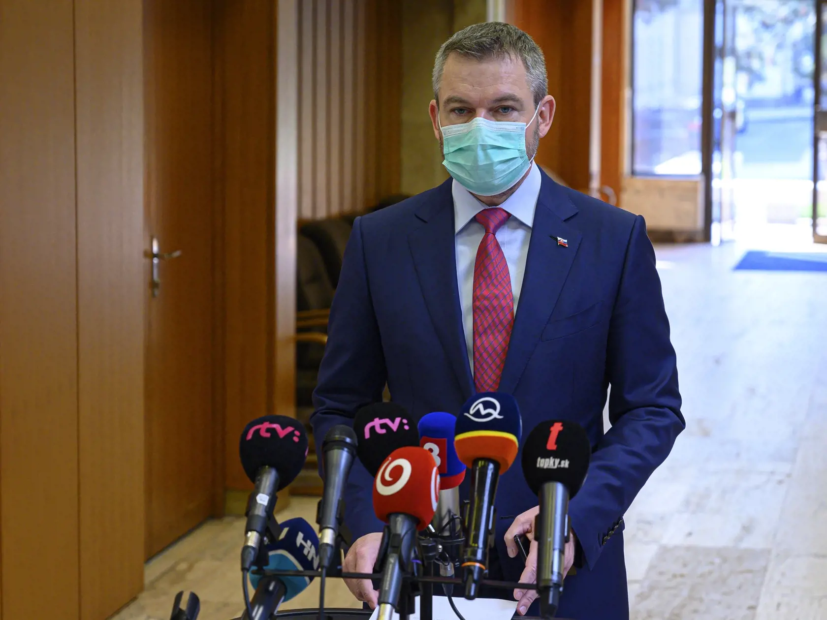 Na snímke predseda vlády SR Peter Pellegrini informuje novinárov pred rokovaním 202. schôdze vlády Slovenskej republiky v Bratislave 18. marca 2020. FOTO TASR - Michal Svítok