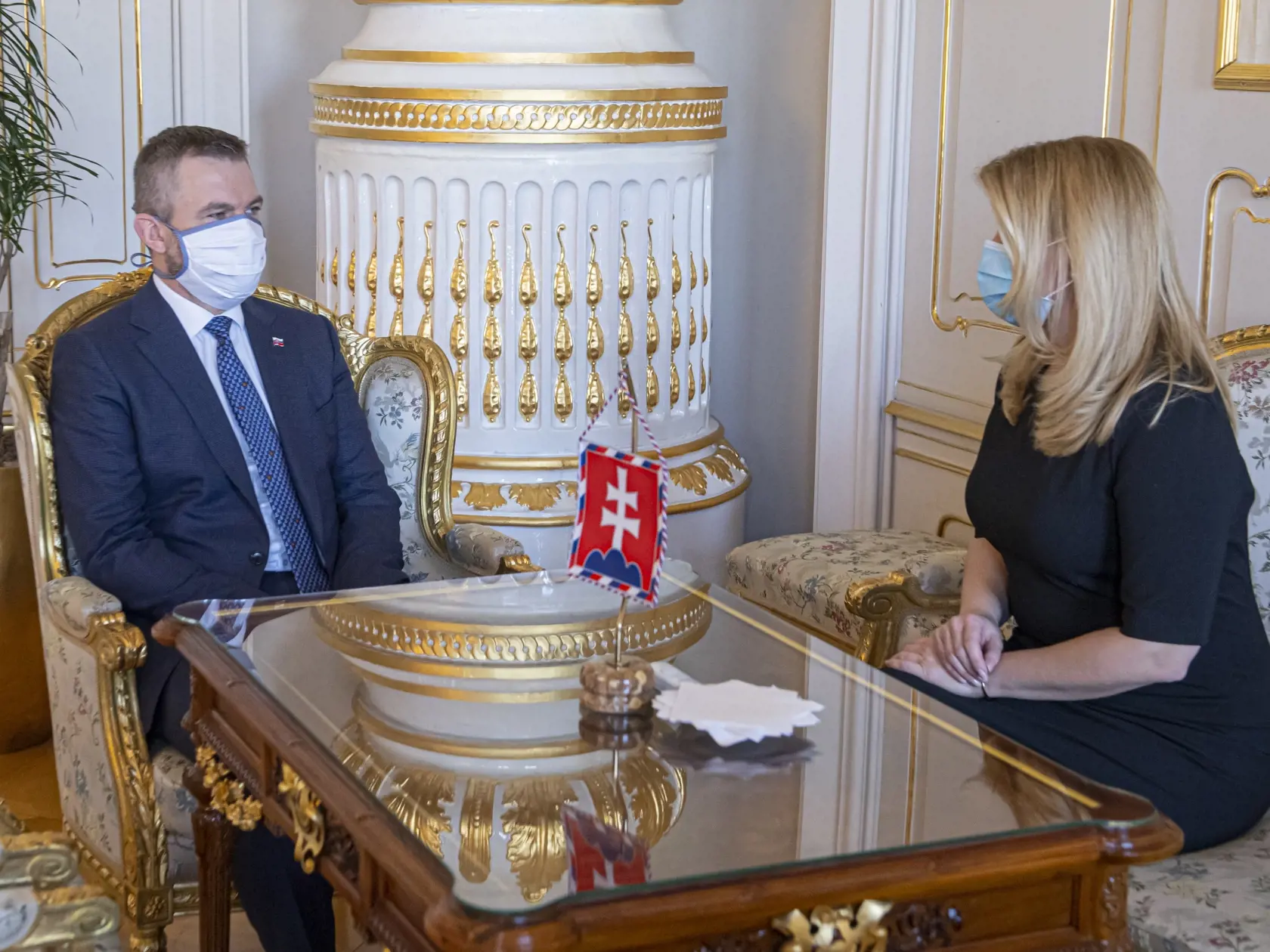 Predseda vlády SR Peter Pellegrini sa stretol s prezidentkou SR Zuzanou Čaputovou v Prezidentskom paláci. Bratislava, 16. marca 2020. FOTO TASR - Michal Svítok
