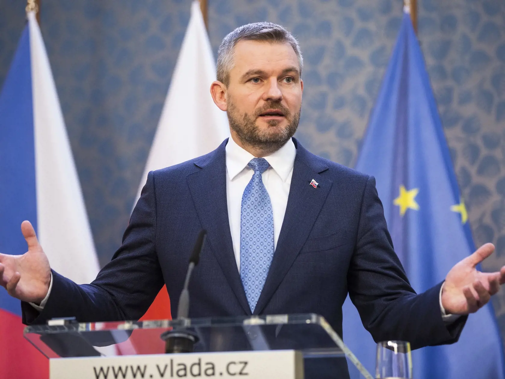 Na snímke predseda vlády SR Peter Pellegrini počas tlačovej konferencie predsedov vlád Vyšehradskej štvorky (V4) po mimoriadnom summite premiérov krajín V4 v Prahe 4. marca 2020. Hlavnou témou stretnutia bola aktuálna situácia v súvislosti s výskytom koronavírusu v Európe, lídri hovorili aj o vývoji situácie v Turecku či o novom viacročnom finančnom rámci Európskej únie. FOTO TASR - Jaroslav Novák