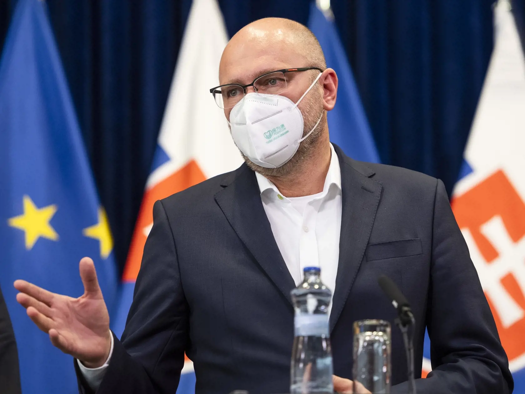 Na snímke minister hospodárstva SR a prvý podpredseda vlády pre ekonomiku SR Richard Sulík (SAS) počas tlačovej konferencie k rozšíreniu kompenzačnej pomoci štátu po 9. rokovaní vlády SR v Bratislave 9. apríla 2020. FOTO TASR - Jaroslav Novák