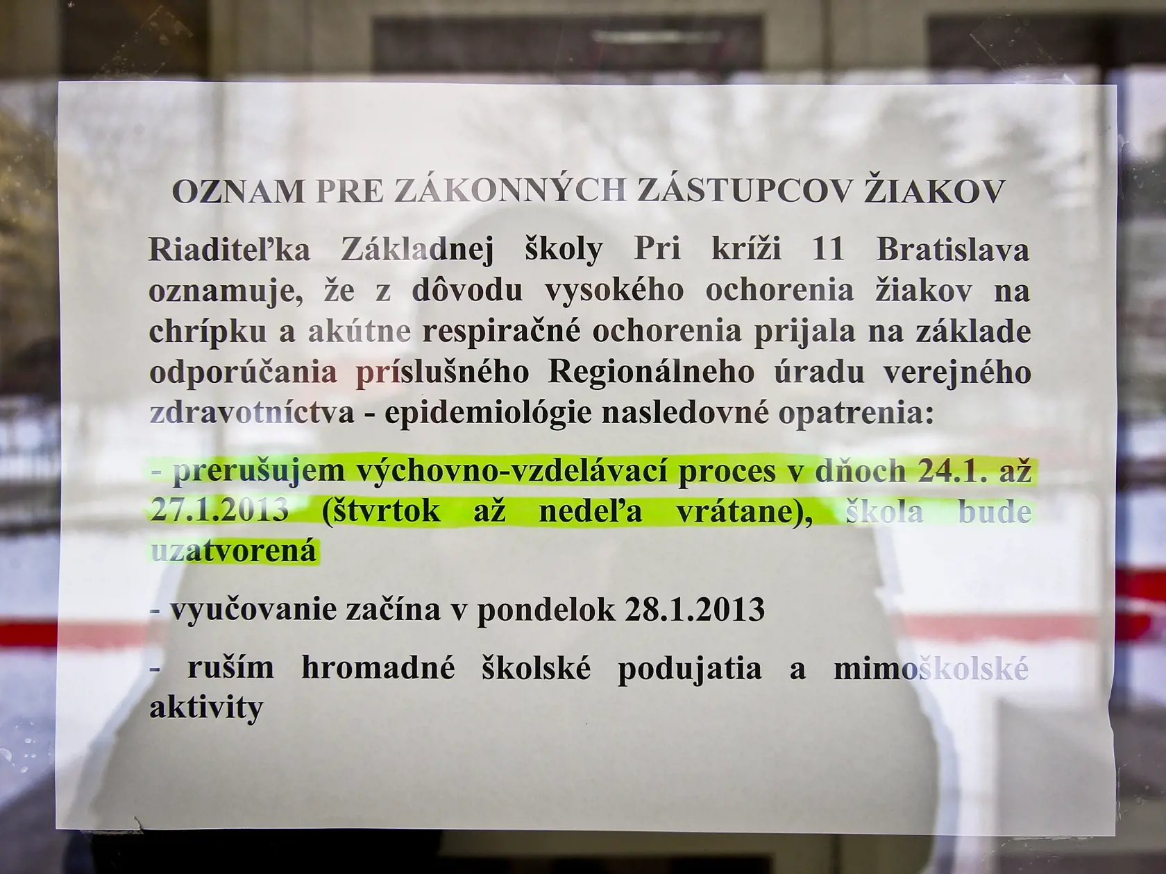 Chrípková sezóna robí problémy najmä na školách.