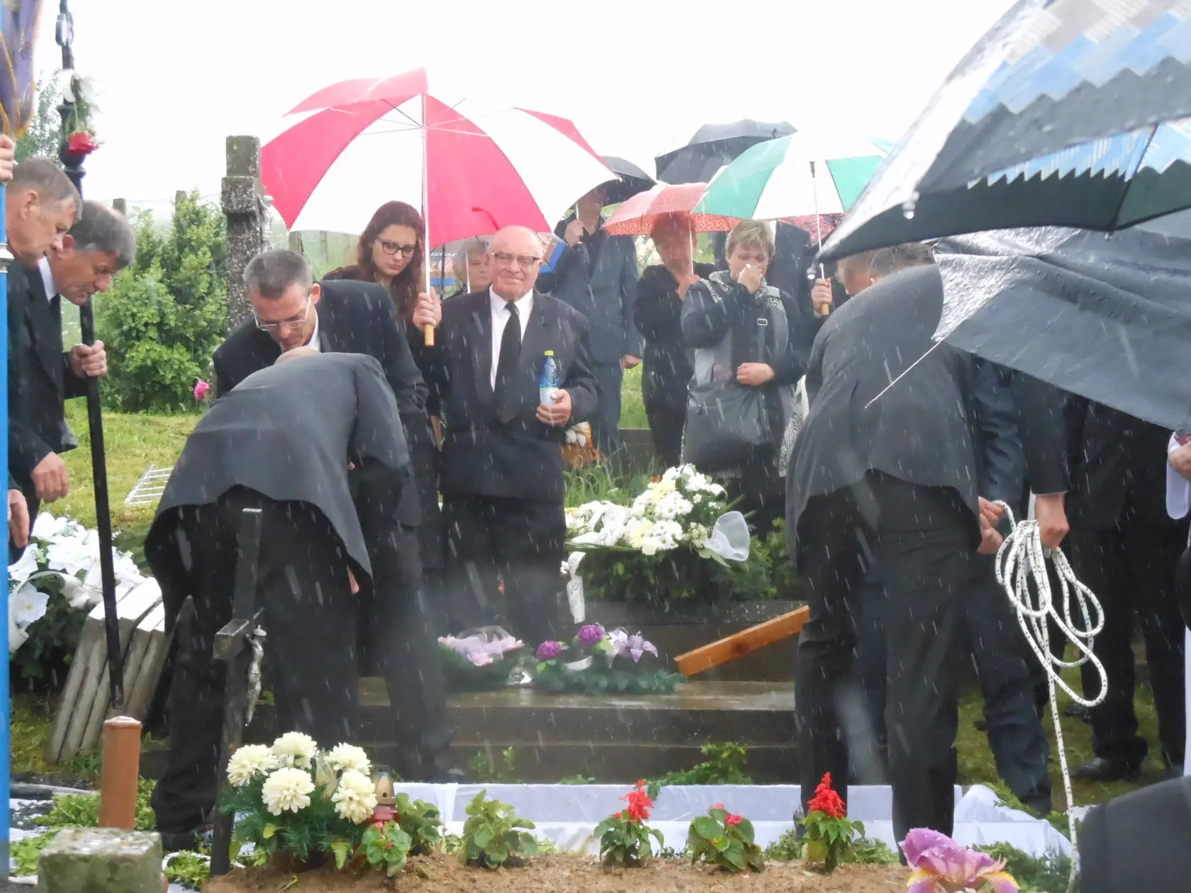 Pohreb Václavy (†20), uložili ju do hrobu jej starých rodičov.