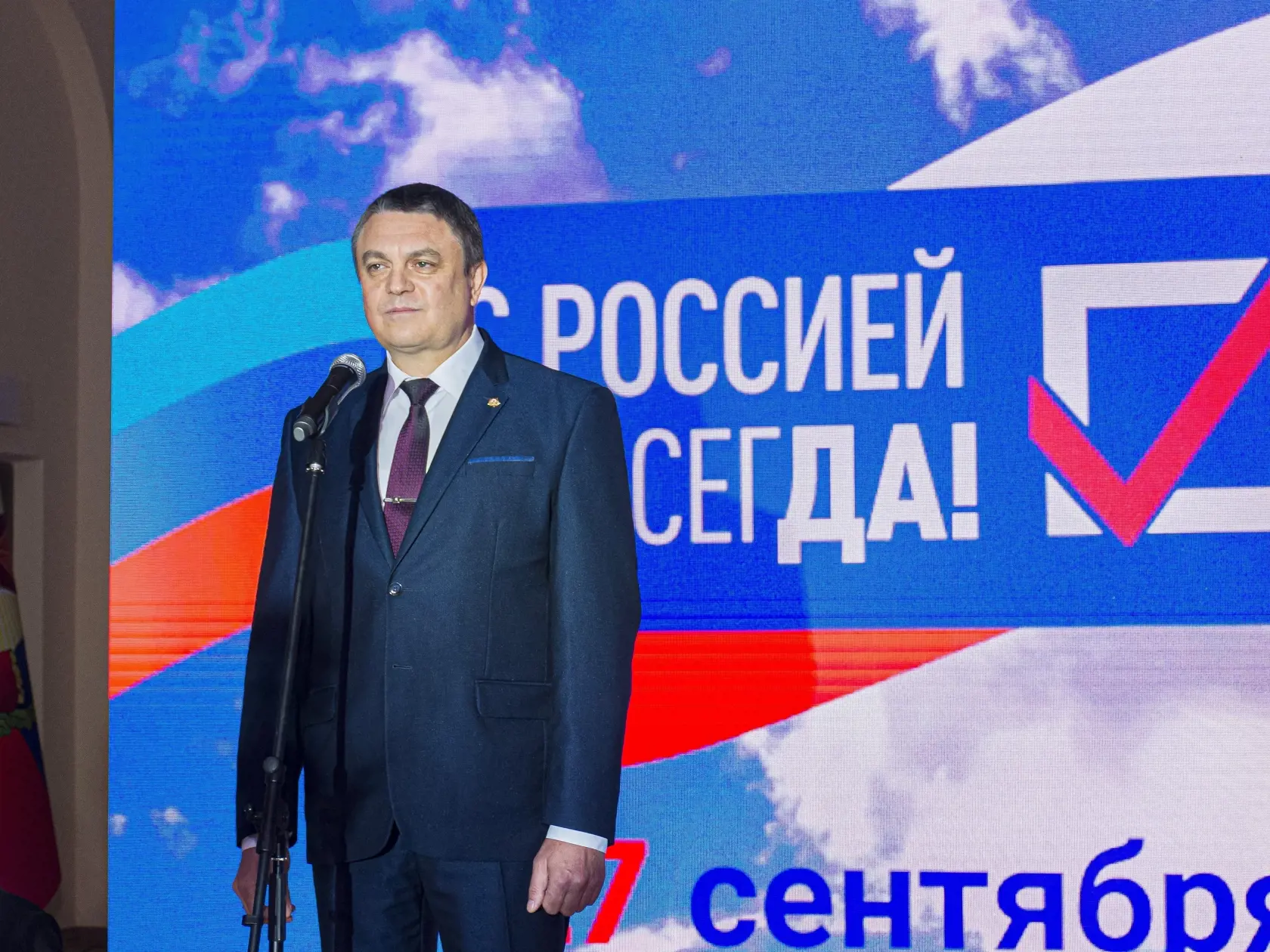 WA 45 Luhansk - Líder Luhanskej ľudovej republiky (LĽR) Leonid Pasečnik otvára referendum o pripojení LĽR k Rusku v Luhansku v piatok 23. septembra 2022. V štyroch regiónoch, ktoré na Ukrajine okupujú ruské sily, sa v piatok o 7.00 h SELČ začali referendá o ich pripojení k Rusku, informuje agentúra AFP. Prebiehať budú päť dní až do utorka 27. septembra. Konajú sa v samozvaných republikách na východe Ukrajiny – Doneckej a Luhanskej a v okupovaných častiach Chersonskej oblasti na juhu a Záporožske