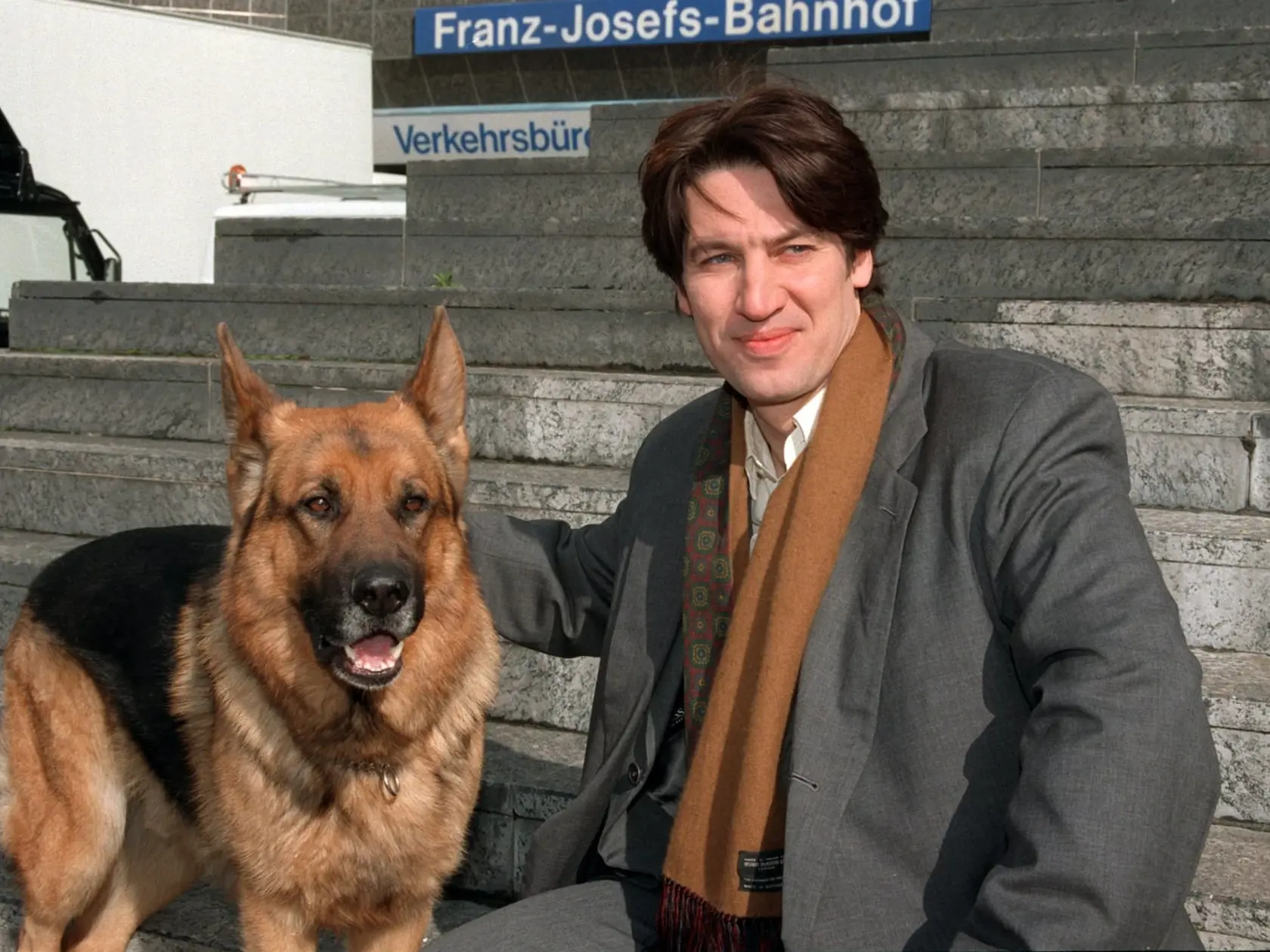 Tobias Moretti alias komisár Richard Moser.