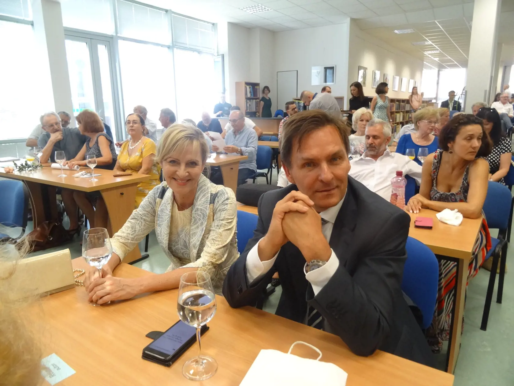 Deti prezidenta Ingrid a Peter podporujú otca v pestovaní rododendronov. Peter dokonca vo svojej záhrade tiež pestuje tento druh ozdobných kríkov.