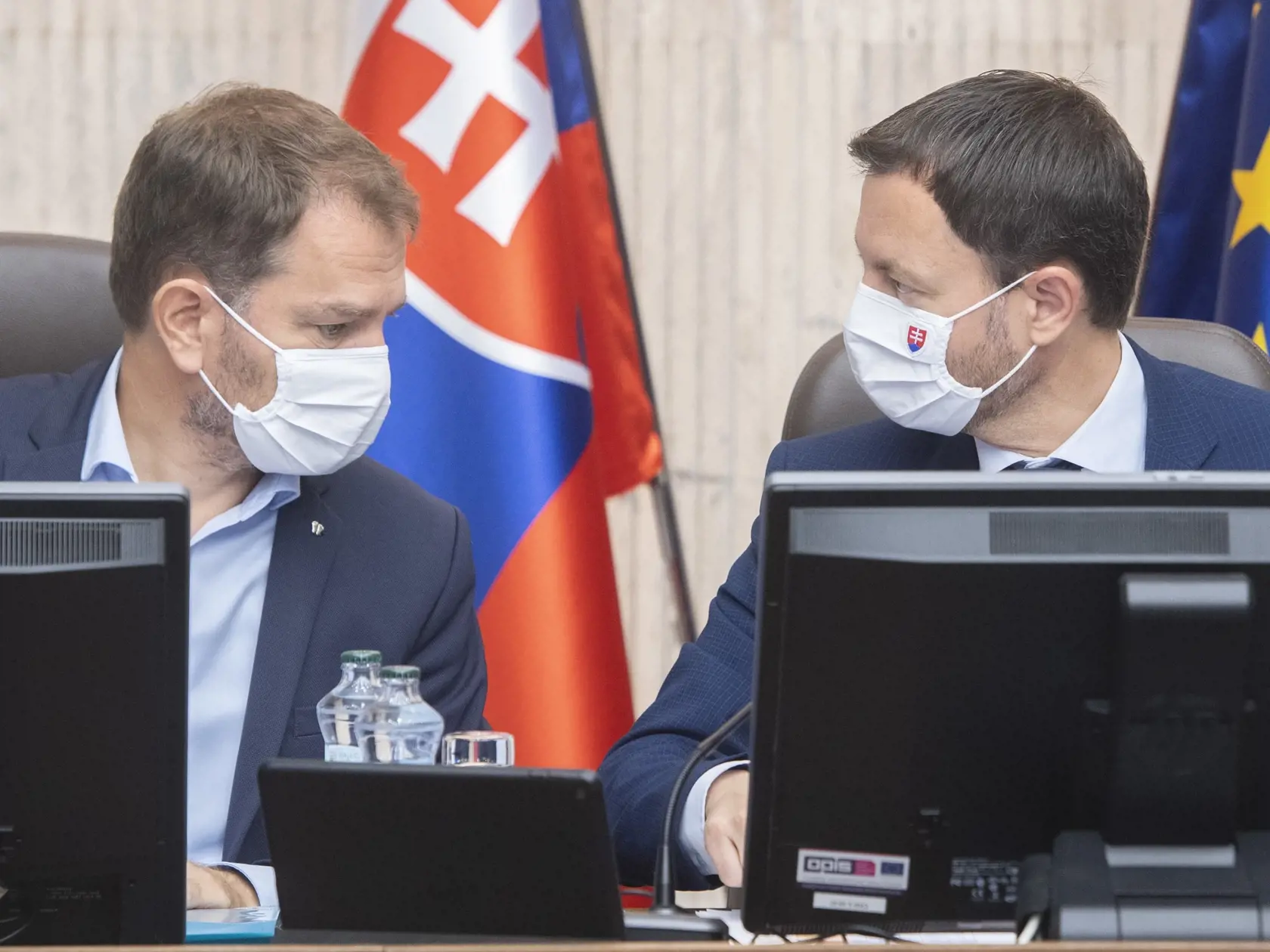Ministri majú 1,5-násobok platu poslanca.