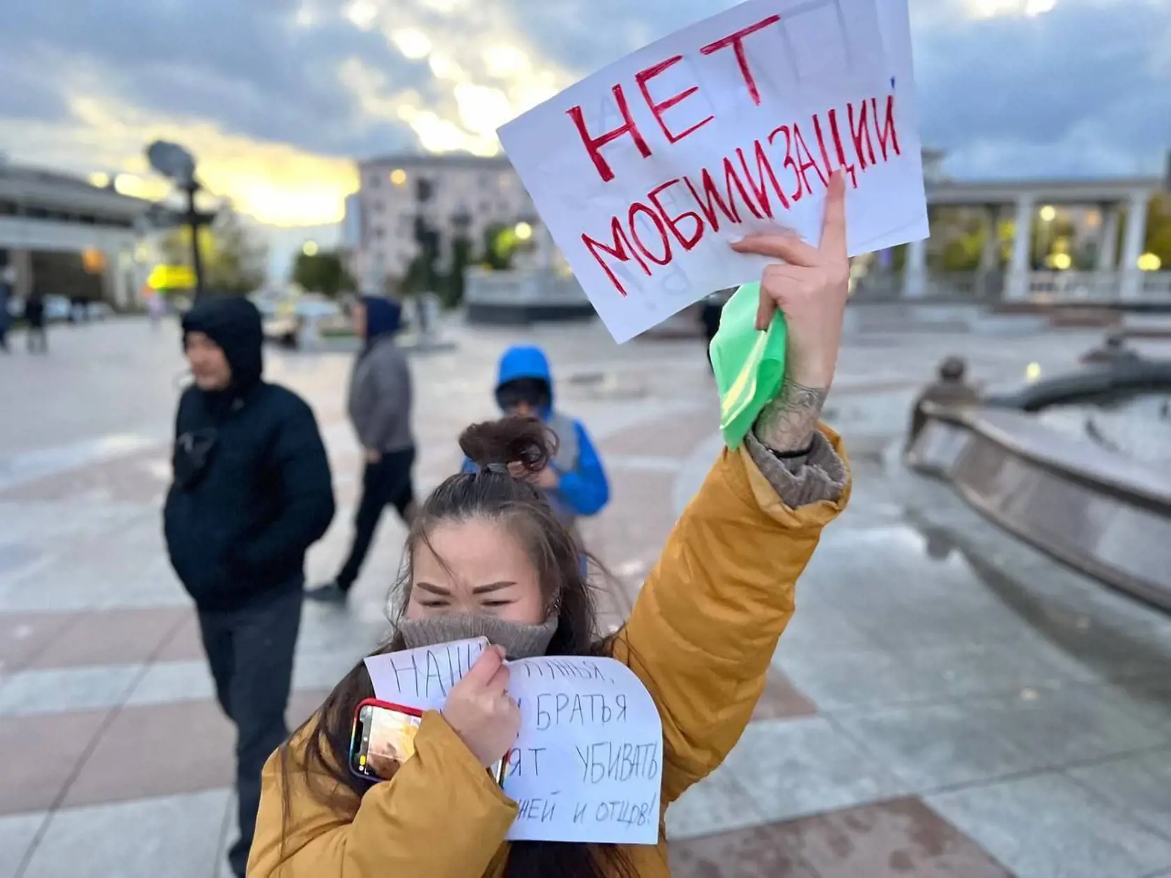 Viac než 650 demonštrantov už zatkli v 30 mestách v Rusku na protestoch proti čiastočnej mobilizácii, ktorú v stredu vo svojom prejave oznámil prezident Vladimir Putin.