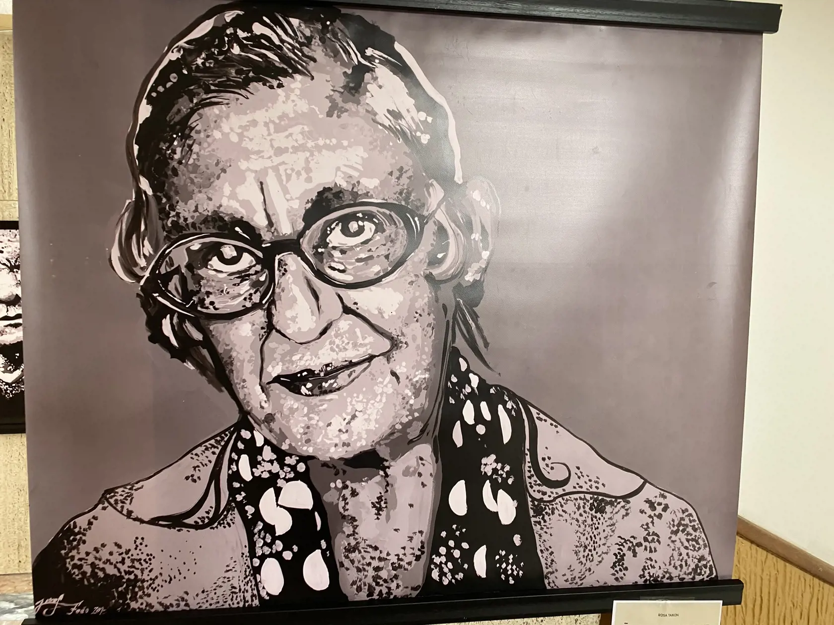 Švédka Rosa Taikon (94) sa venuje striebrotepectvu, jej umelecko-remeselné diela vychádzajú z rómsky vzorov. Jej rodina pochádzala z Ruska, patria medzi Kalderašov, venovali sa hudbe a striebrotepectvu. Za svoj celoživotný boj za ľudské práva bola ocenená v roku 2013 cenou Olafa Palmeho.