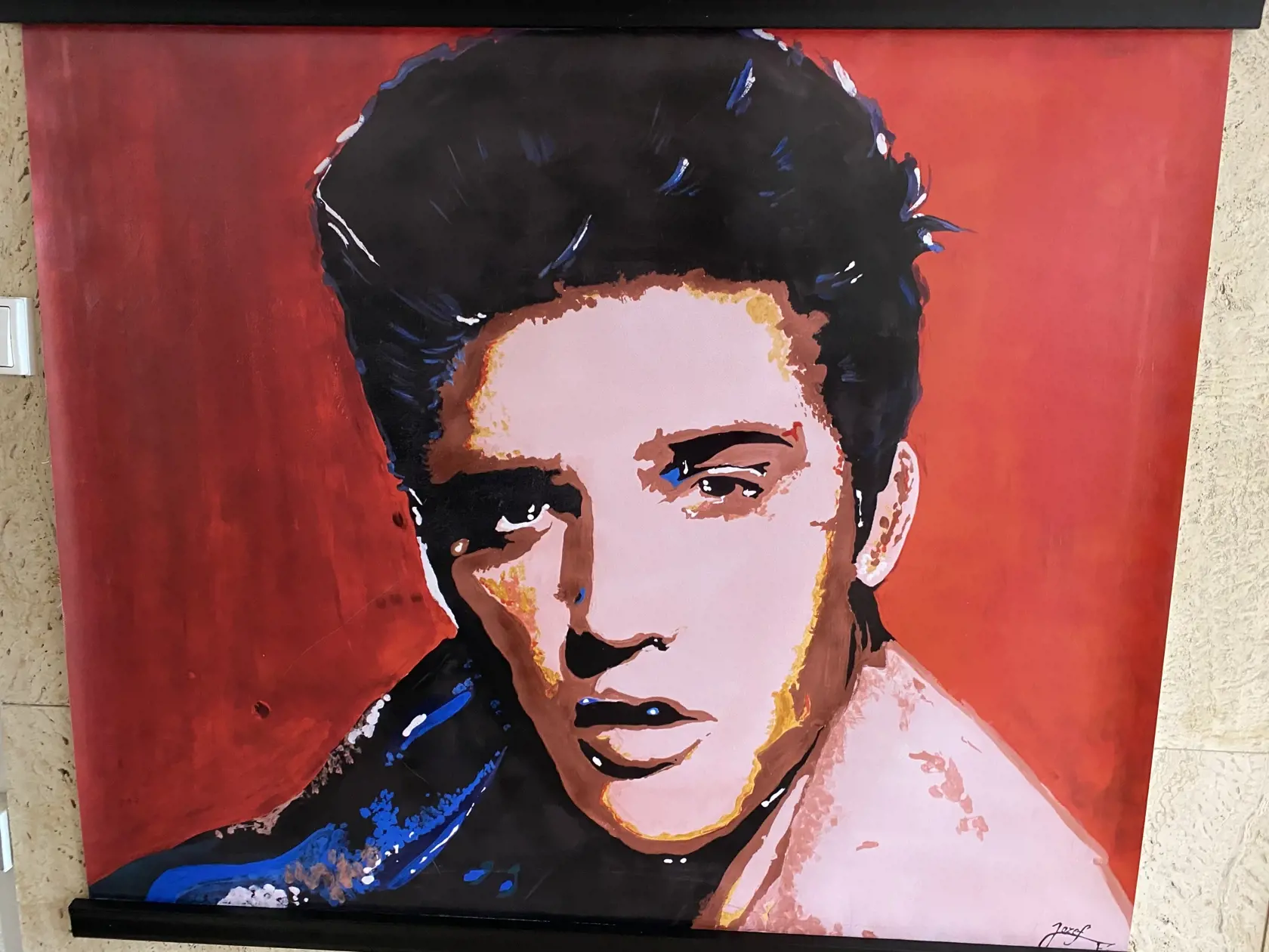 Kráľ rockenrollu Elvis Presley (†42) - jeho matka pochádzala z kočovnej rodiny Rómov z Francúzska, on sa narodil v USA. Stal sa hudobnou aj hereckou ikonou.
