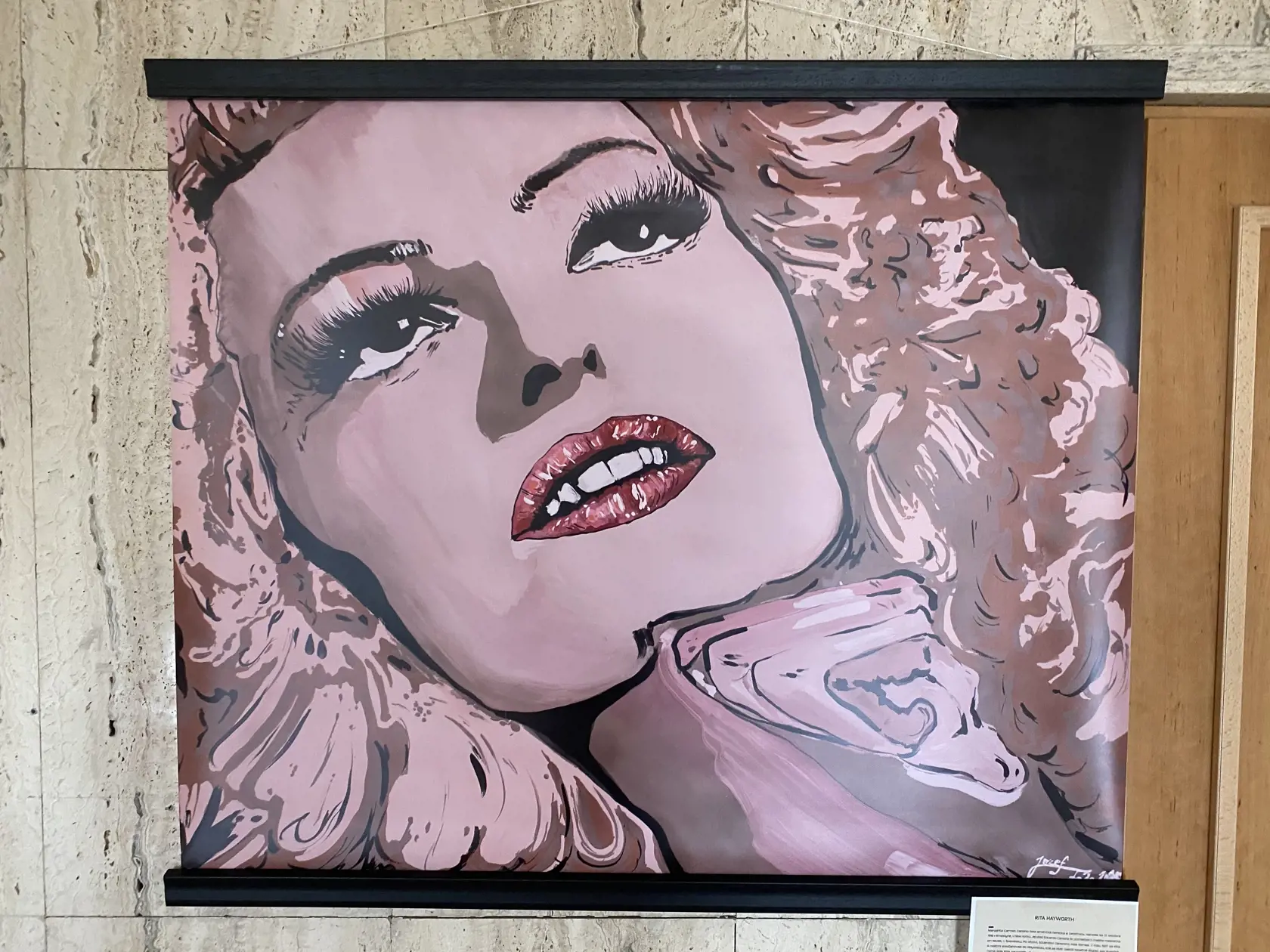 Americká herečka a tanečnica Rita Hayworth (†79) mala rómske korene po otcovi, ktorý pochádzal zo Španielska. V 40-tych rokoch 20. storočia patrila medzi hviezdy strieborného plátna, získala Zlatý glóbus.
