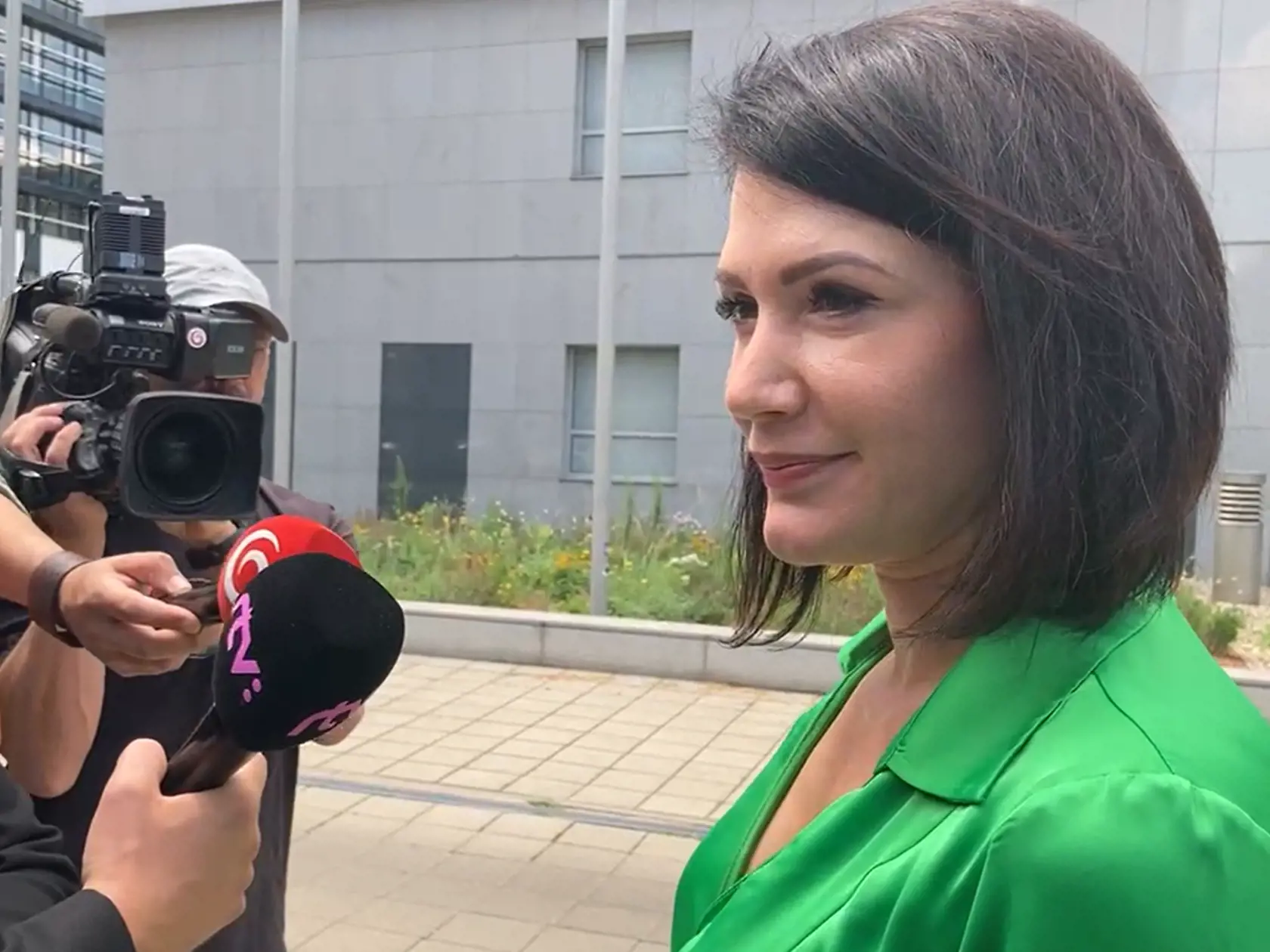 Zmena imidžu? Poslankyňa SaS Jana Bittó Cigániková (38) je známa tým, že si rada oblieka sexi a provokatívne kúsky. Na stredajšej tlačovej konferencii strany však prekvapila elegantnými šatami sýtozelenej farby. 
