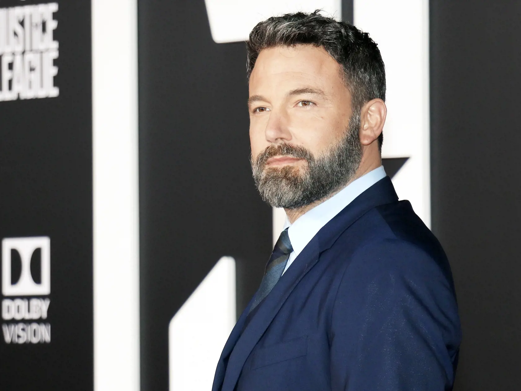 O kríze v manželstve Bena Afflecka a Jennifer Lopez sa už hovorí niekoľko týždňov. Najnovšie zábery hviezdneho herca rovnako neveštia nič dobré. Affleck pôsobí naozaj smutne a strhane.