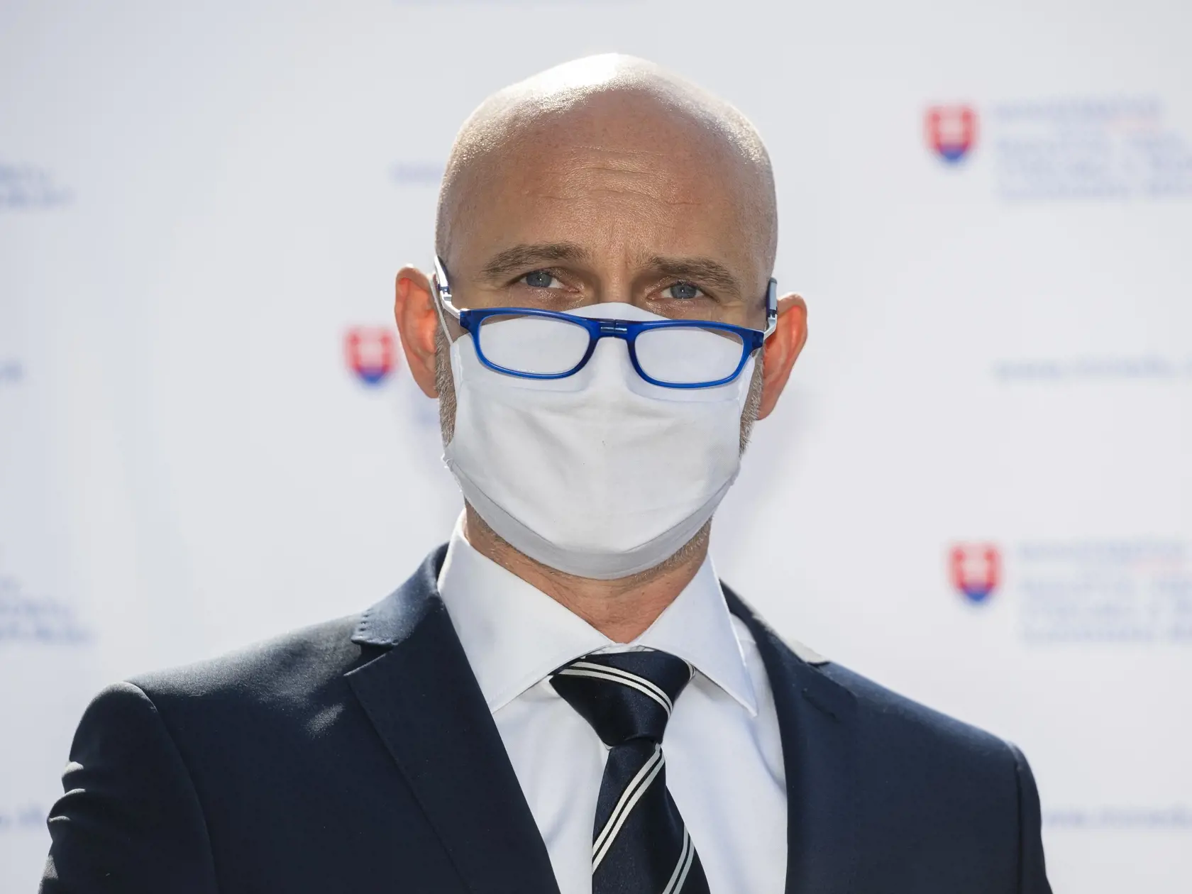 Minister školstva, vedy, výskumu a športu SR Branislav Gröhling už dávnejšie avizoval, že si vyučovanie v lete vie predstaviť. Malo by mať prínos pre deti, ktoré pochádzajú zo sociálne slabších rodín.