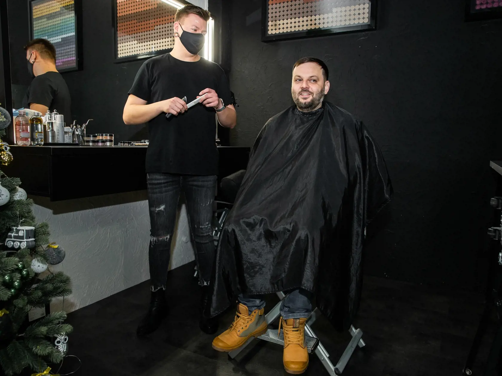 Milan „Junior“ Zimnýkoval u kaderníka v Bratislave.