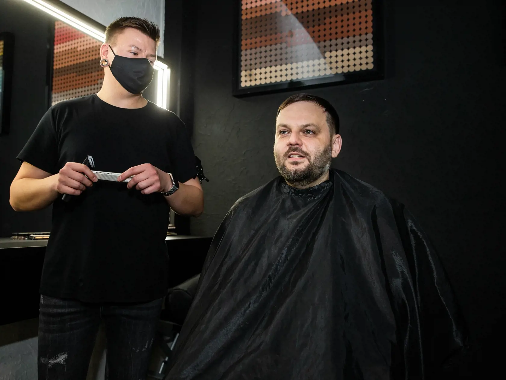 Milan „Junior“ Zimnýkoval u kaderníka v Bratislave.