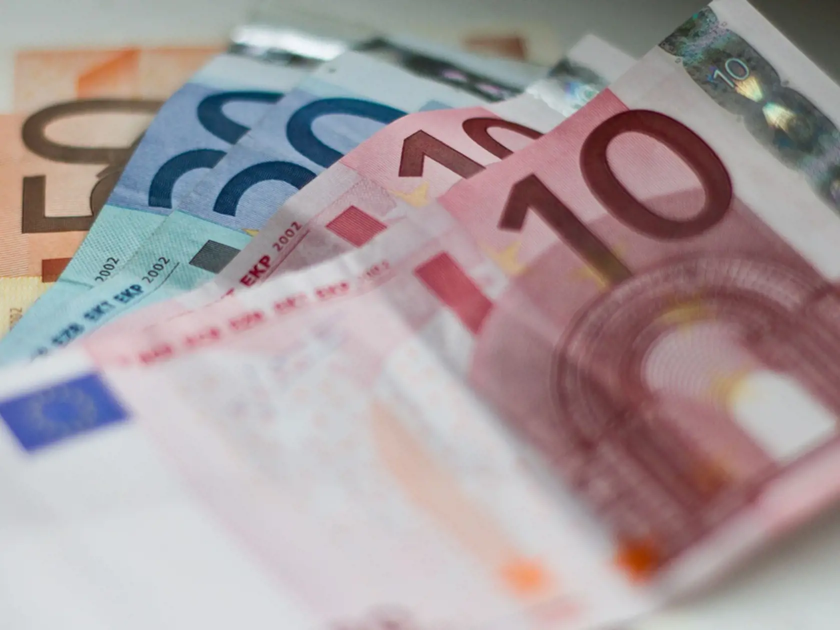 Priemerný sirotský dôchodok bol vlani v sume 203,30 eura. Všetky siroty ale dostanú v decembri štátom garantovanú minimálnu sumu 13. dôchodku, teda sumu 300 eur.
