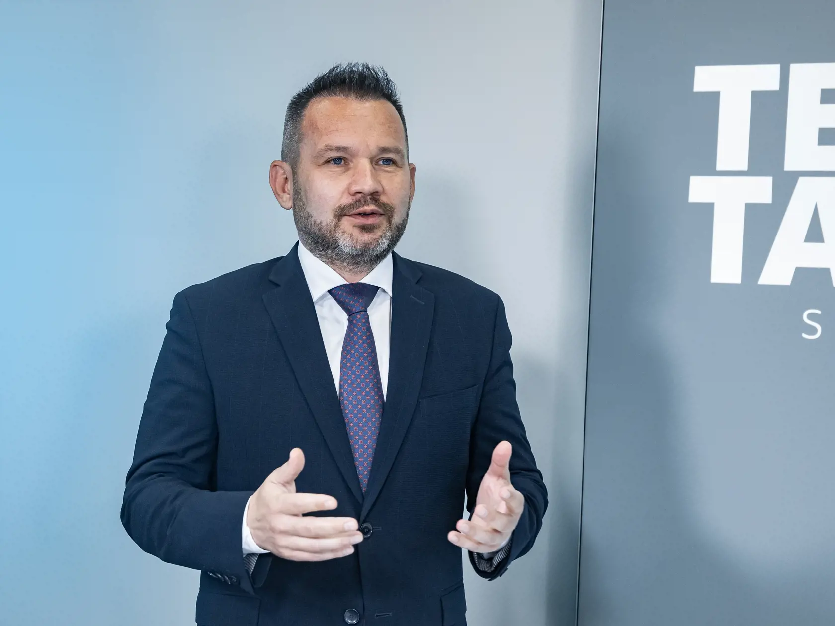 Diskusná relácia “Teraz Takto”, ktorej hosťom bol Branislav Becík, župan Nitrianskeho samosprávneho kraja. Upozornil na obchody s ukrajinskou pšenicou.