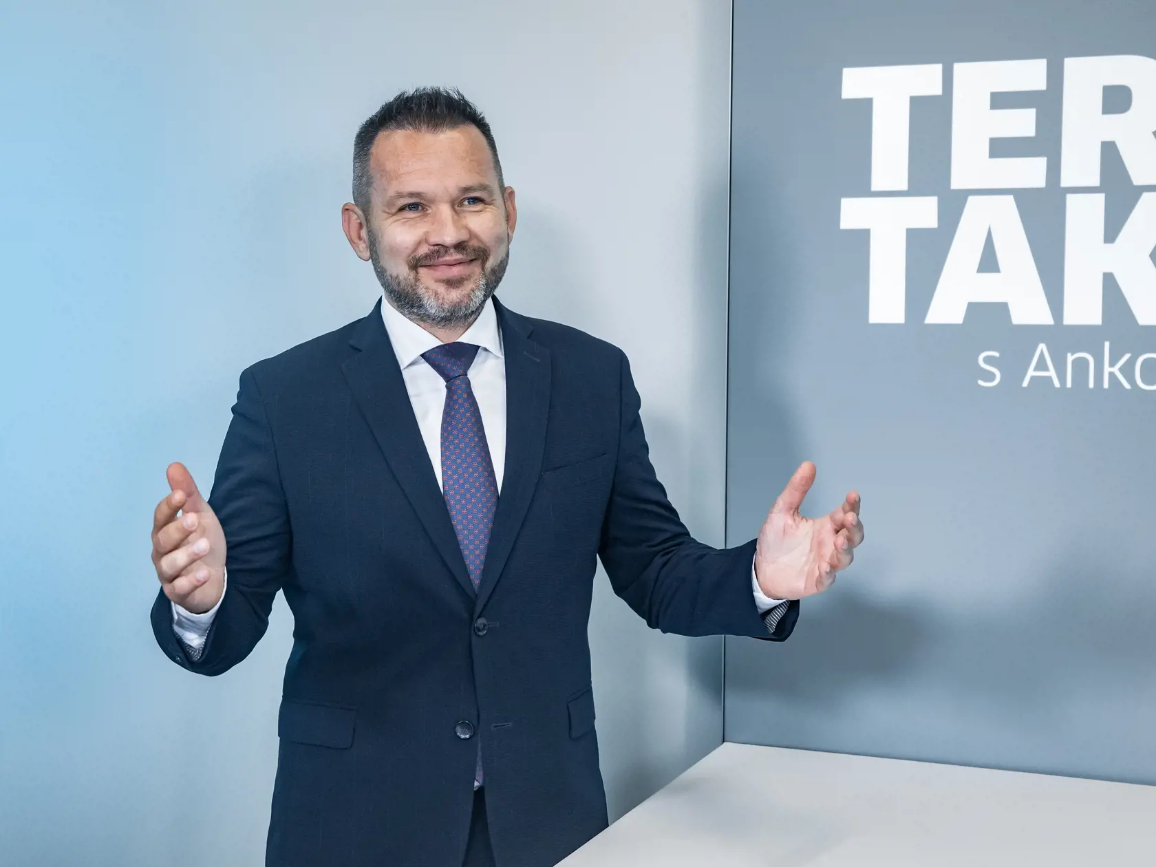 Diskusná relácia “Teraz Takto”, ktorej hosťom bol Branislav Becík, župan Nitrianskeho samosprávneho kraja. Myslí si, že kontaminovaná pšenica a výrobky z nej môžu byť na Slovensku.