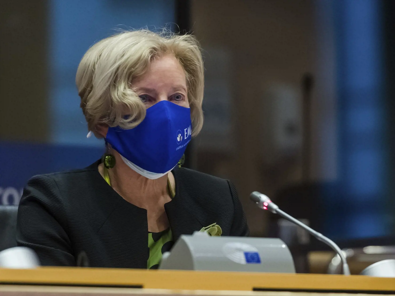 KK36 Brusel - Riaditeľka Európska agentúra pre lieky (EMA) Emer Cookeová hovorí na pôde Európskeho parlamentu 30. novembra 2021 v Bruseli. EM  by mohla v prípade potreby schváliť vakcíny proti COVID-19 prispôsobené na nový variant omikron do troch až štyroch mesiacov. Uviedla to v utorok riaditeľka EMA Emer Cookeová. FOTO TASR/AP