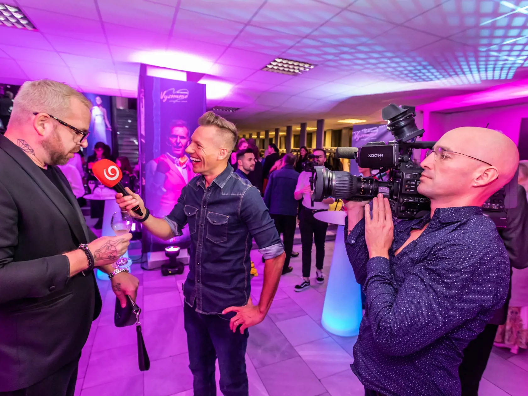 V Iuvente sa konala premiéra muzikálu Vyznanie. Na snímke je módny návrhár Fero Mikloško a moderátor Thomas Puskailer. 