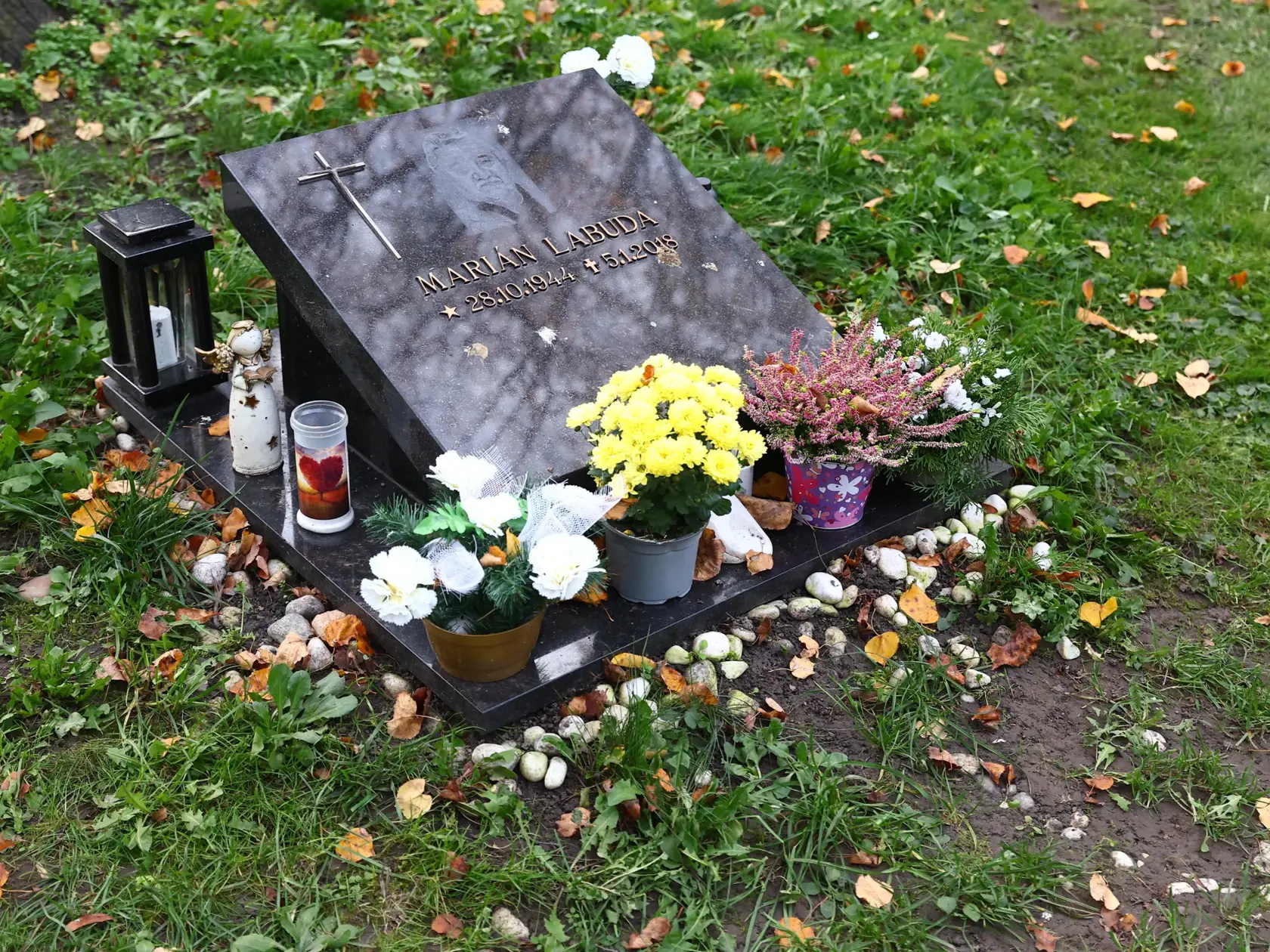 Hrob Mariána Labudu. Ondrejský cintorín.