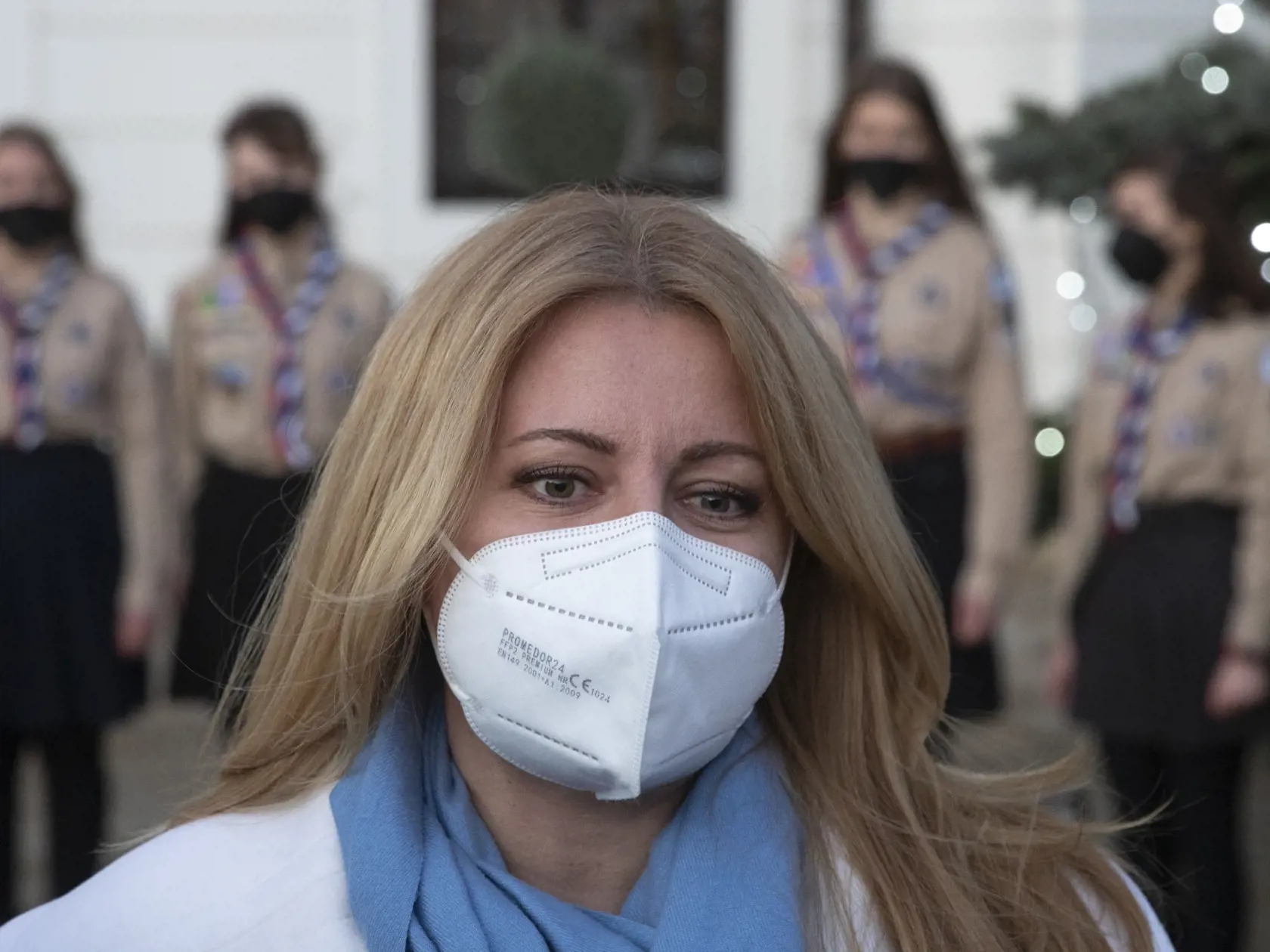 Prezidentka Slovenskej republiky Zuzana Čaputová prevzala od zástiupcov Slovenského skautingu betlehémske svetlo.