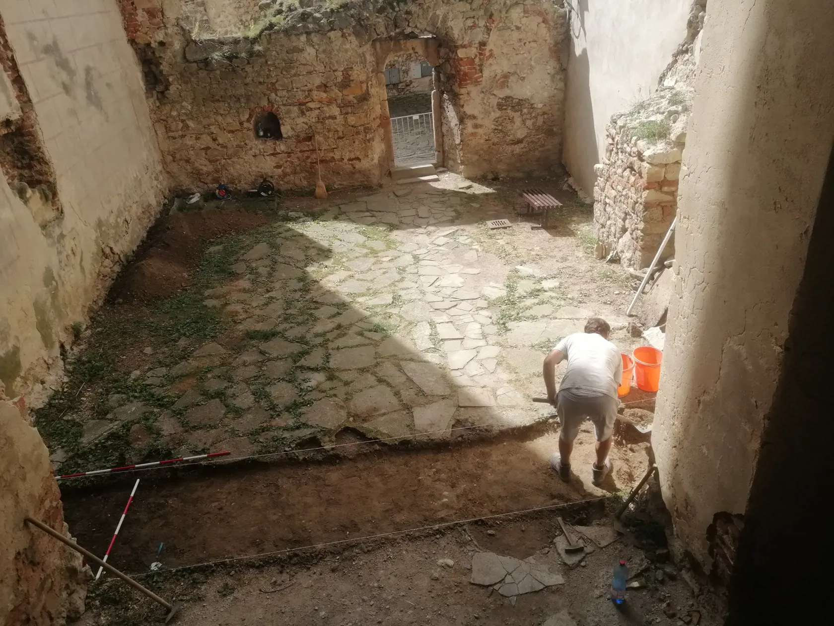 Vytýčenie sondy na Trenčianskom hrade.