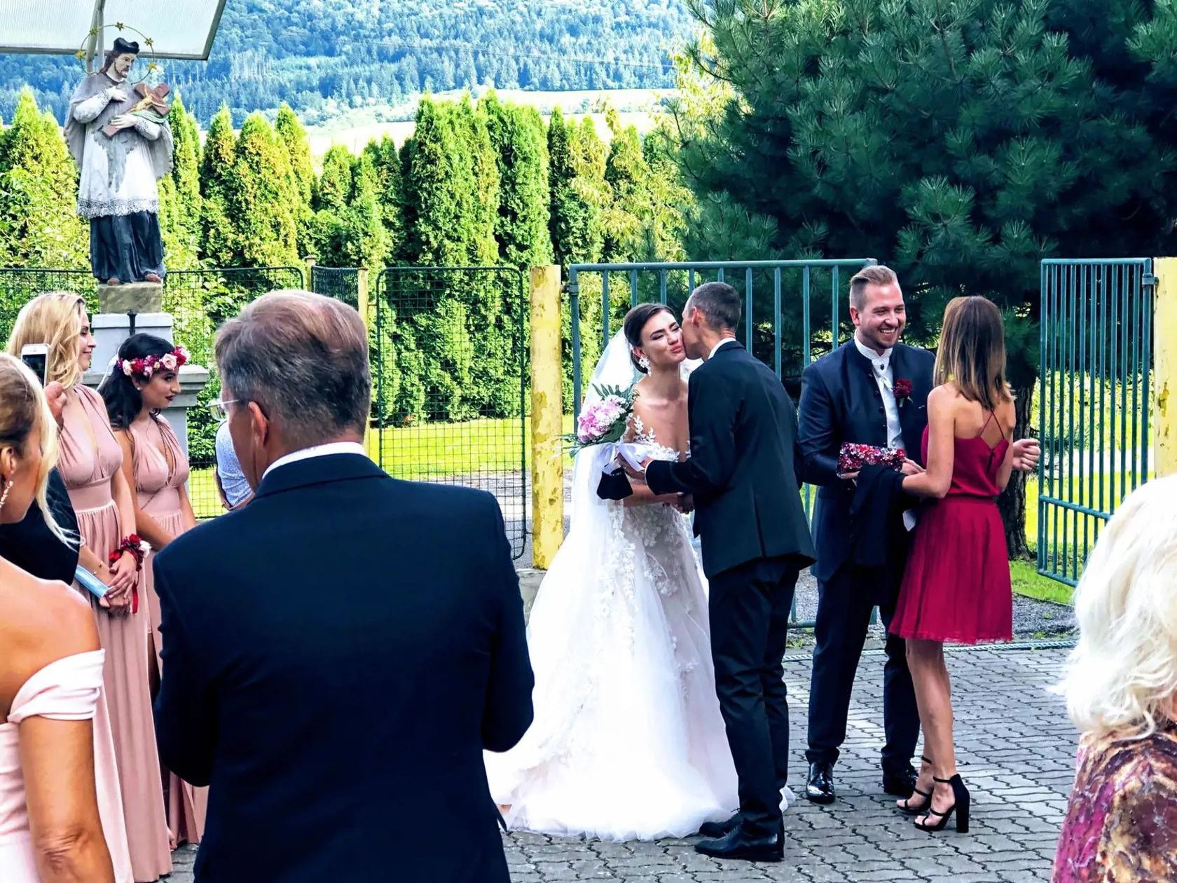 Svadba speváka Sama Tomečka a Sophie, pozvali 90 hostí.
